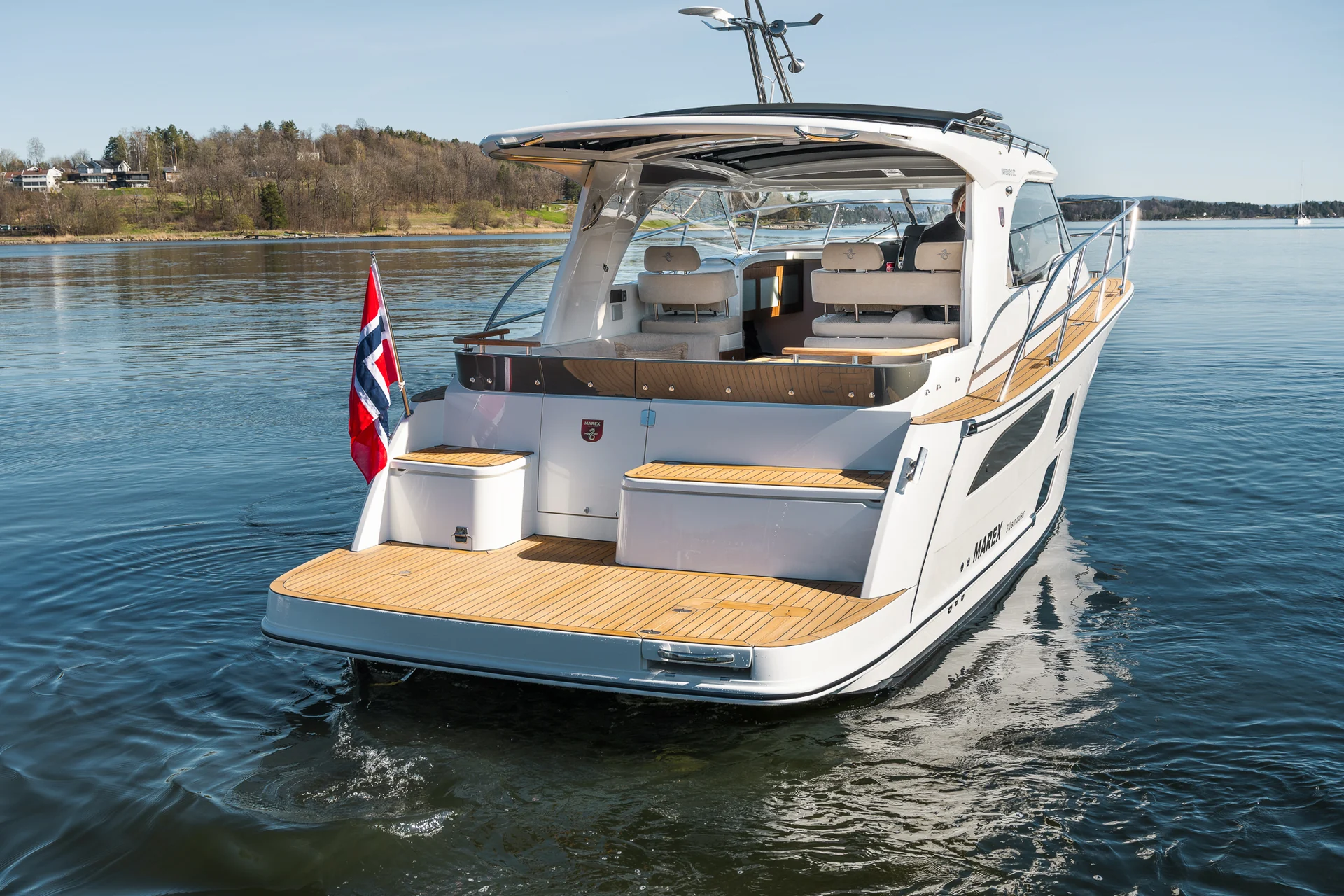 MAREX 310 Sun Cruiser exterior and deck photograph 1