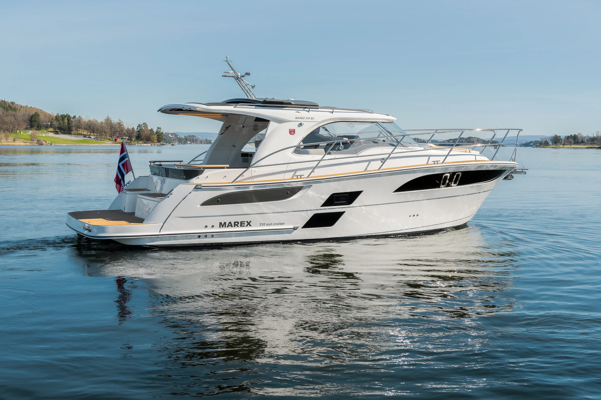 MAREX 310 Sun Cruiser exterior and deck photograph 2