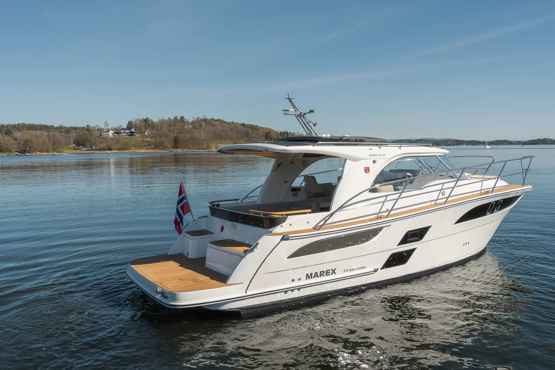 MAREX 310 Sun Cruiser exterior and deck photograph 7