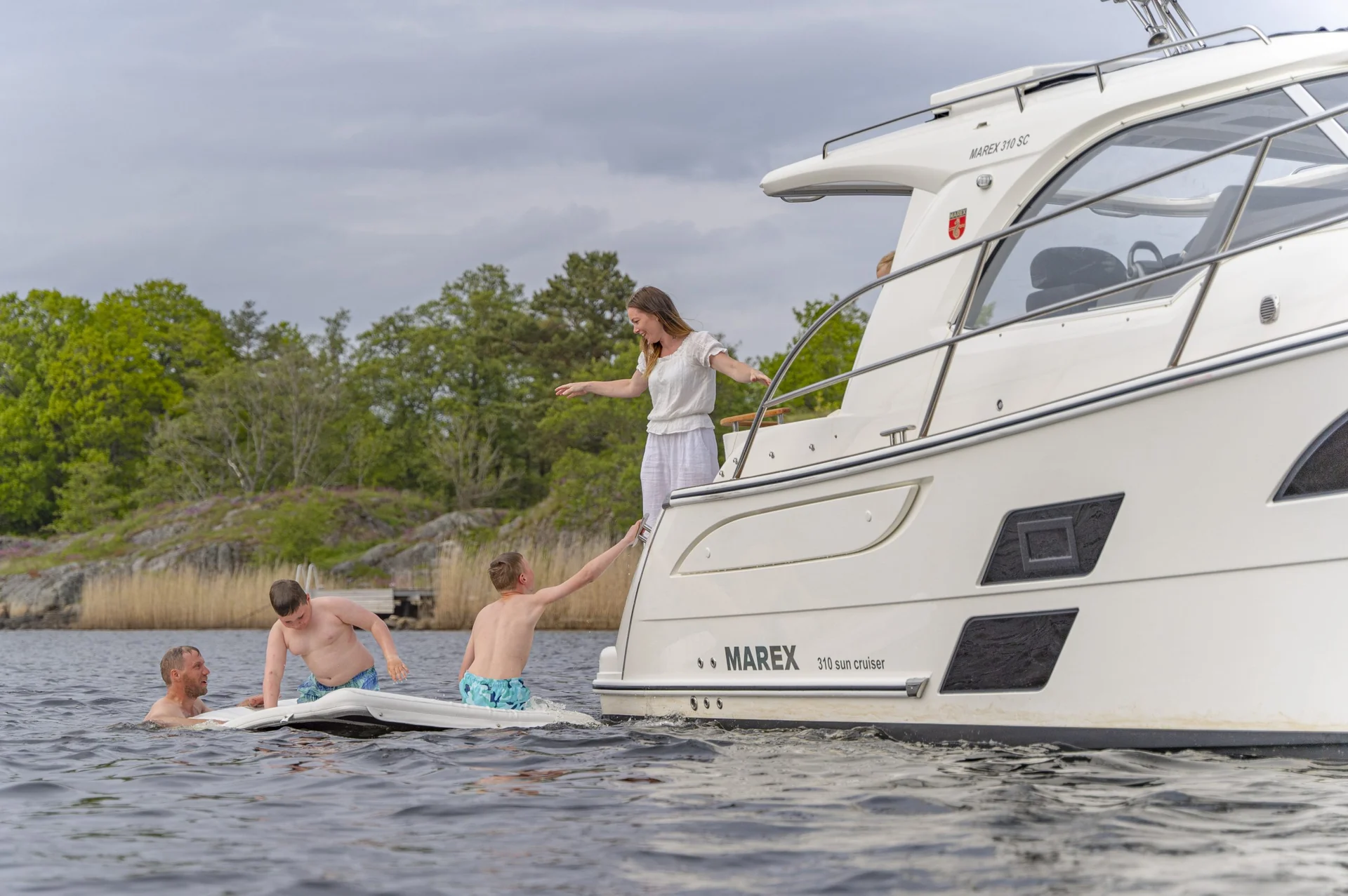 MAREX 310 Sun Cruiser exterior and deck photograph 16