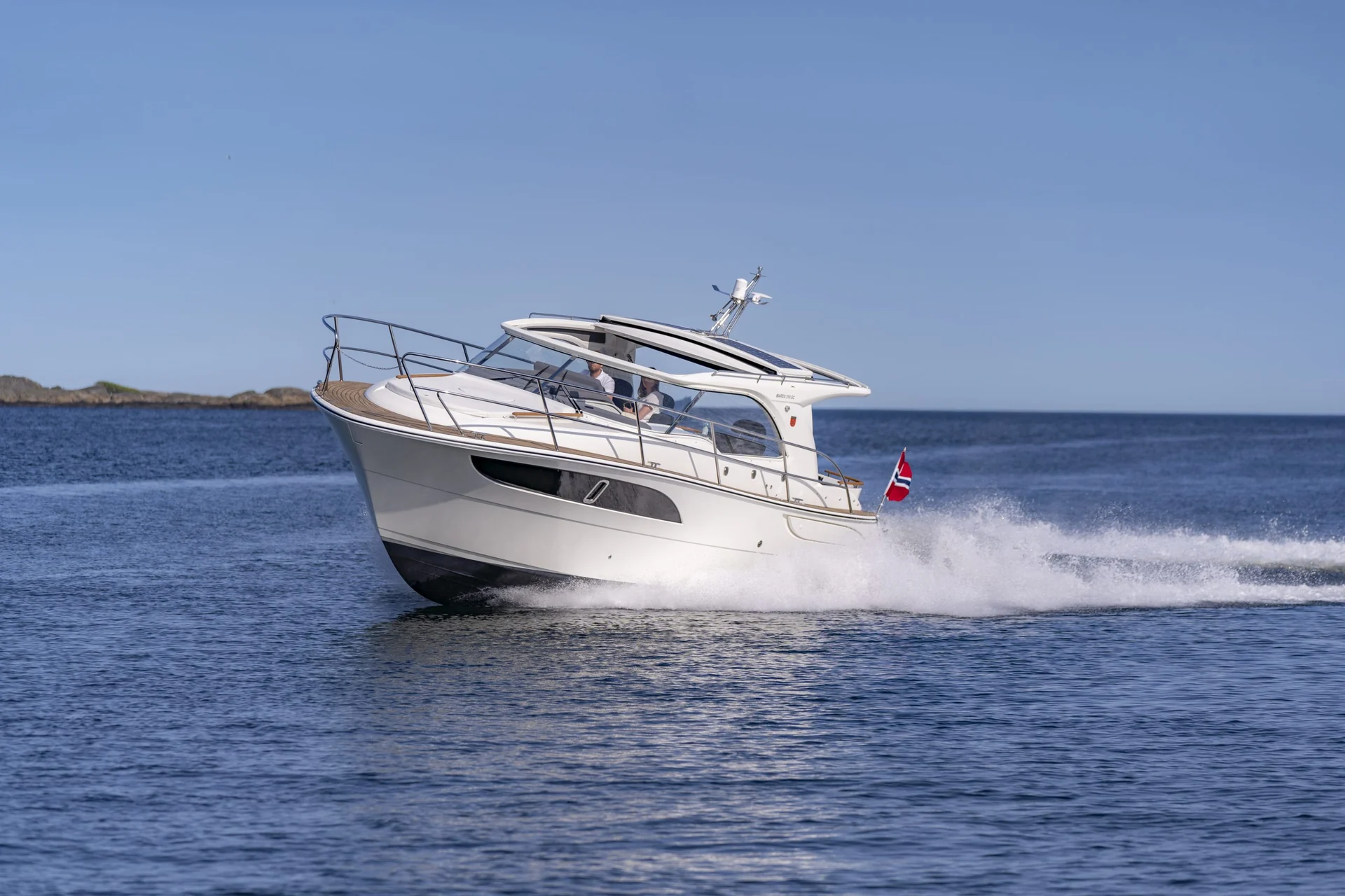 MAREX 310 Sun Cruiser exterior and deck photograph 17
