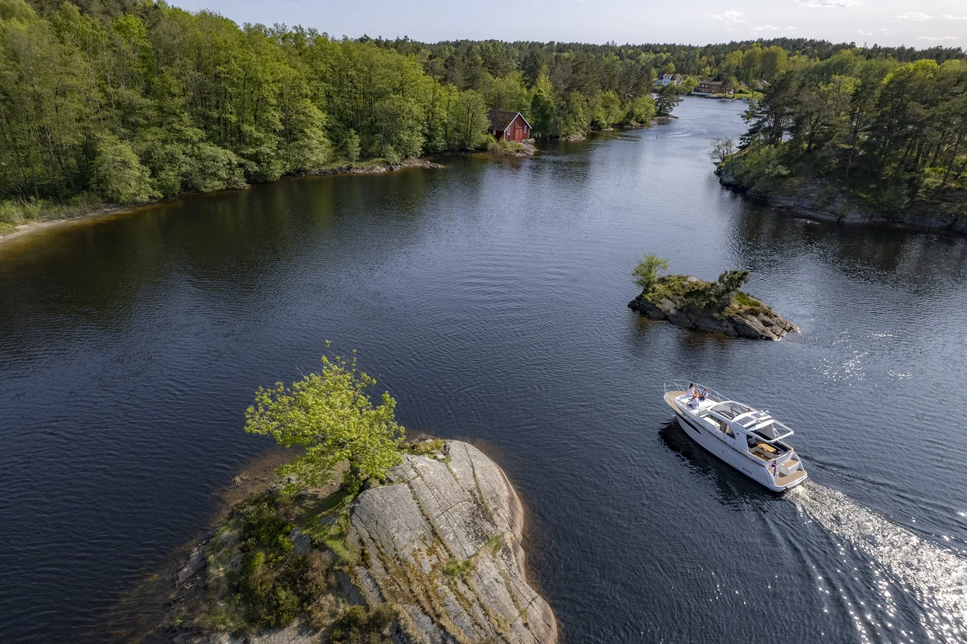 MAREX 310 Sun Cruiser exterior and deck photograph 19