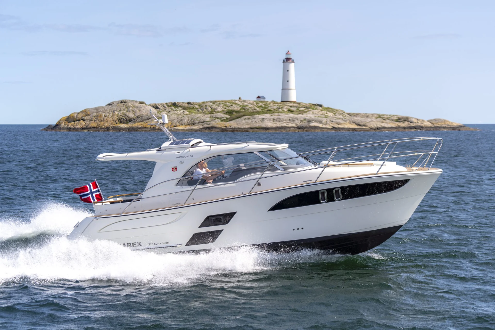 MAREX 310 Sun Cruiser exterior and deck photograph 30