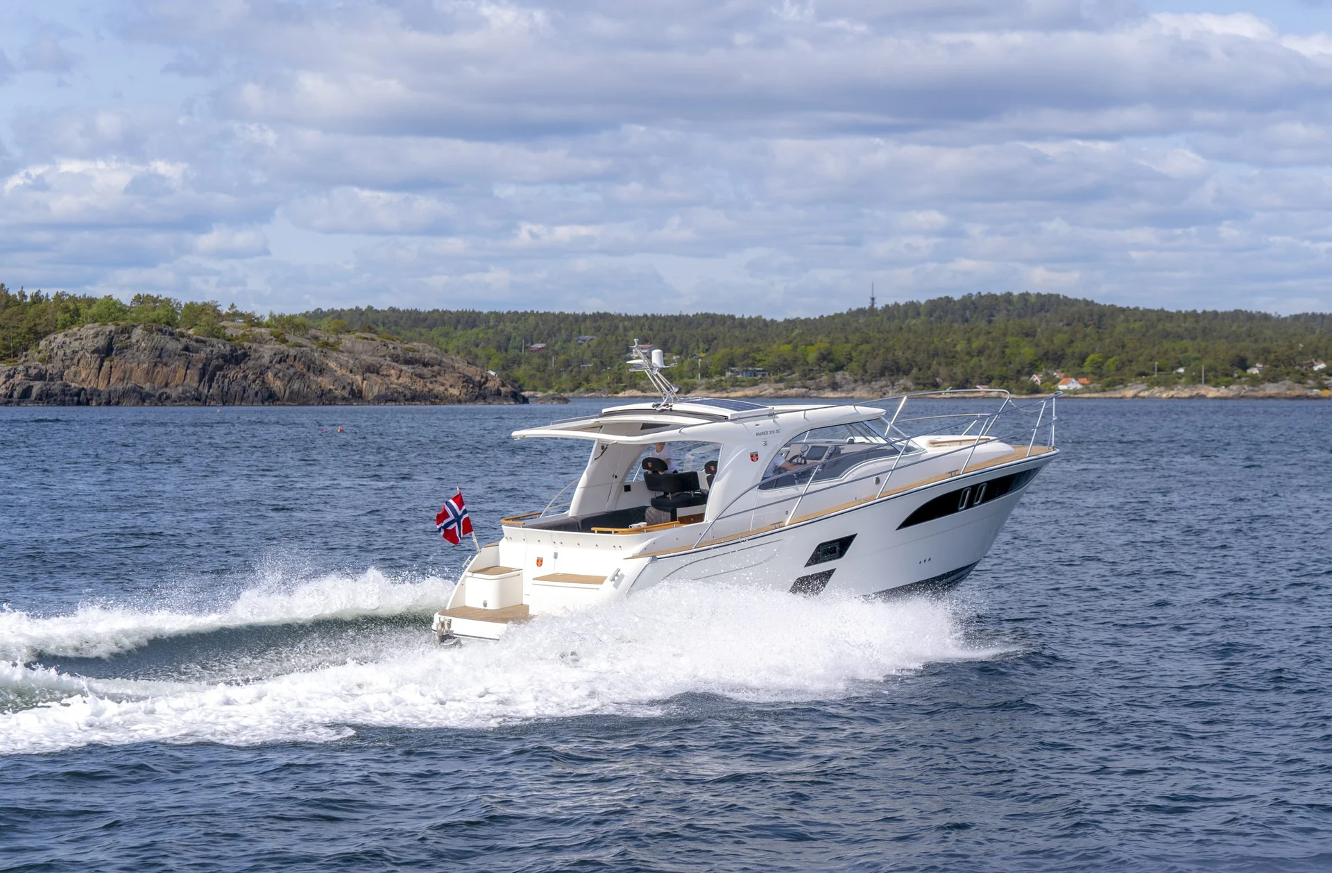 MAREX 310 Sun Cruiser exterior and deck photograph 34