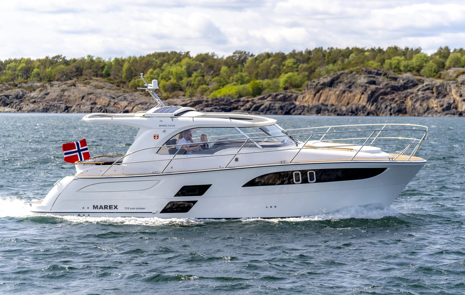 MAREX 310 Sun Cruiser exterior and deck photograph 35