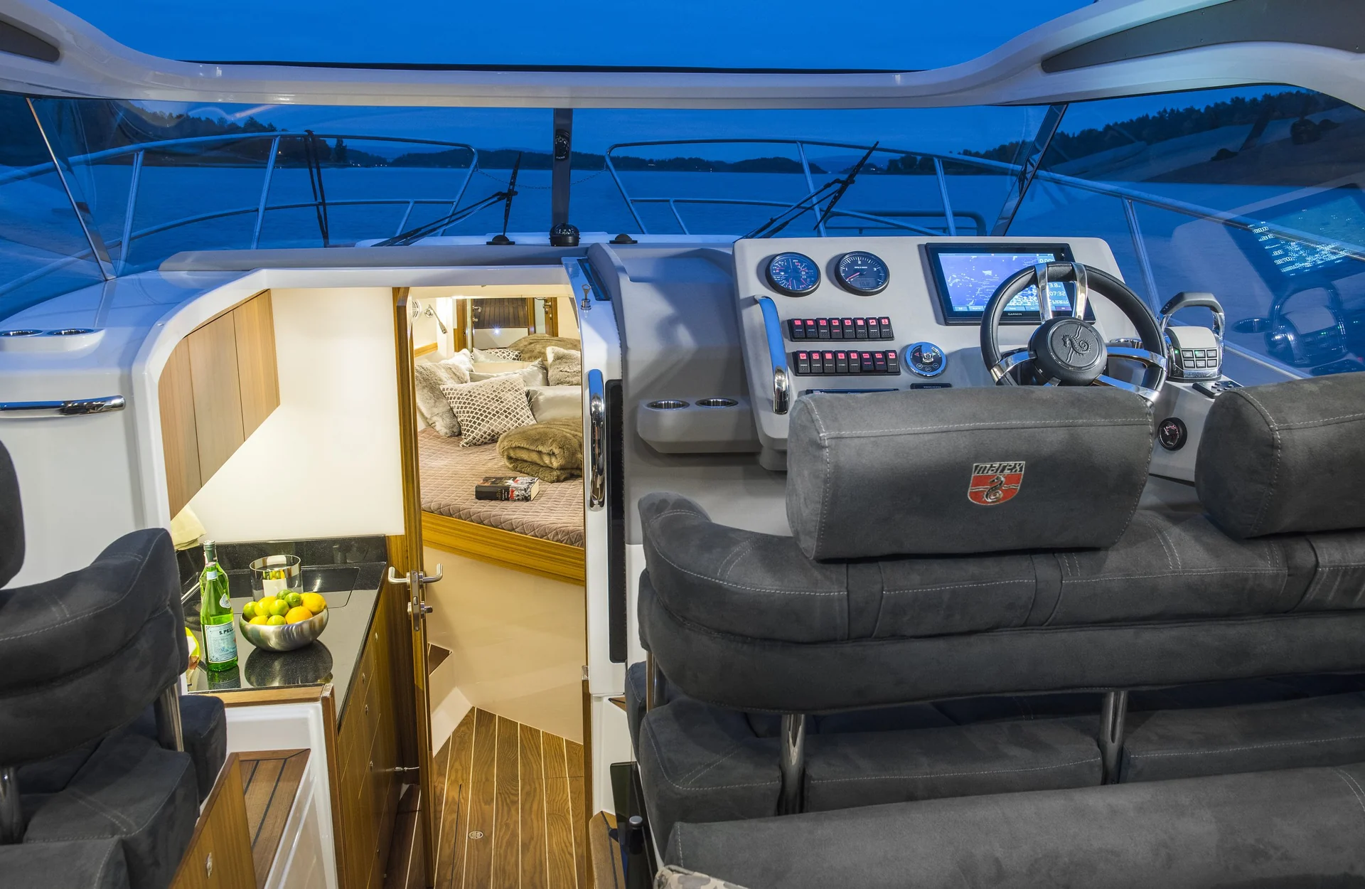 MAREX 310 Sun Cruiser cabin and interior photograph 39