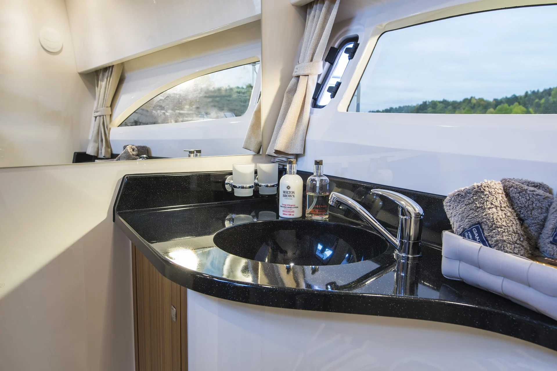 MAREX 310 Sun Cruiser cabin and interior photograph 41