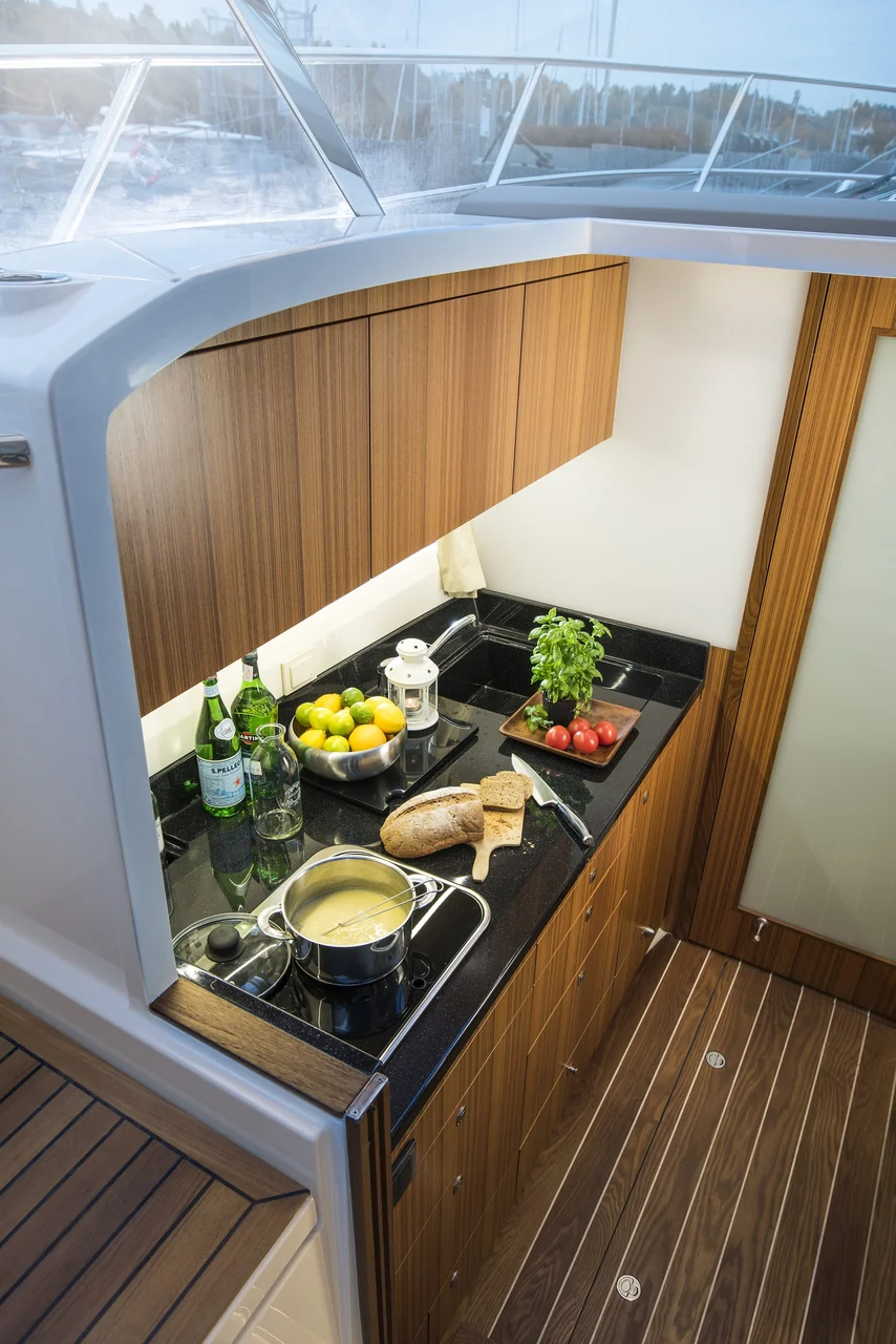MAREX 310 Sun Cruiser cabin and interior photograph 43