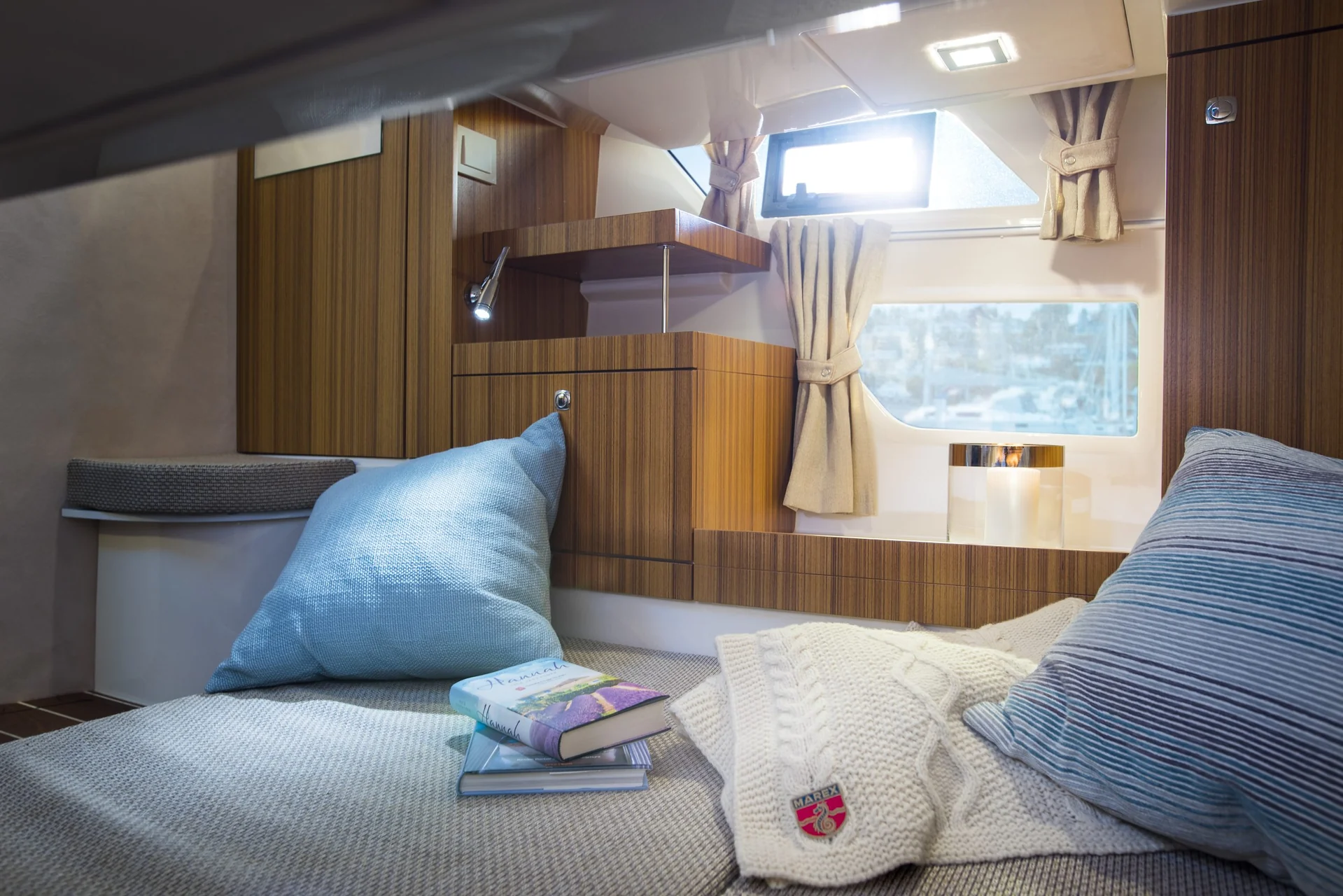MAREX 310 Sun Cruiser cabin and interior photograph 49