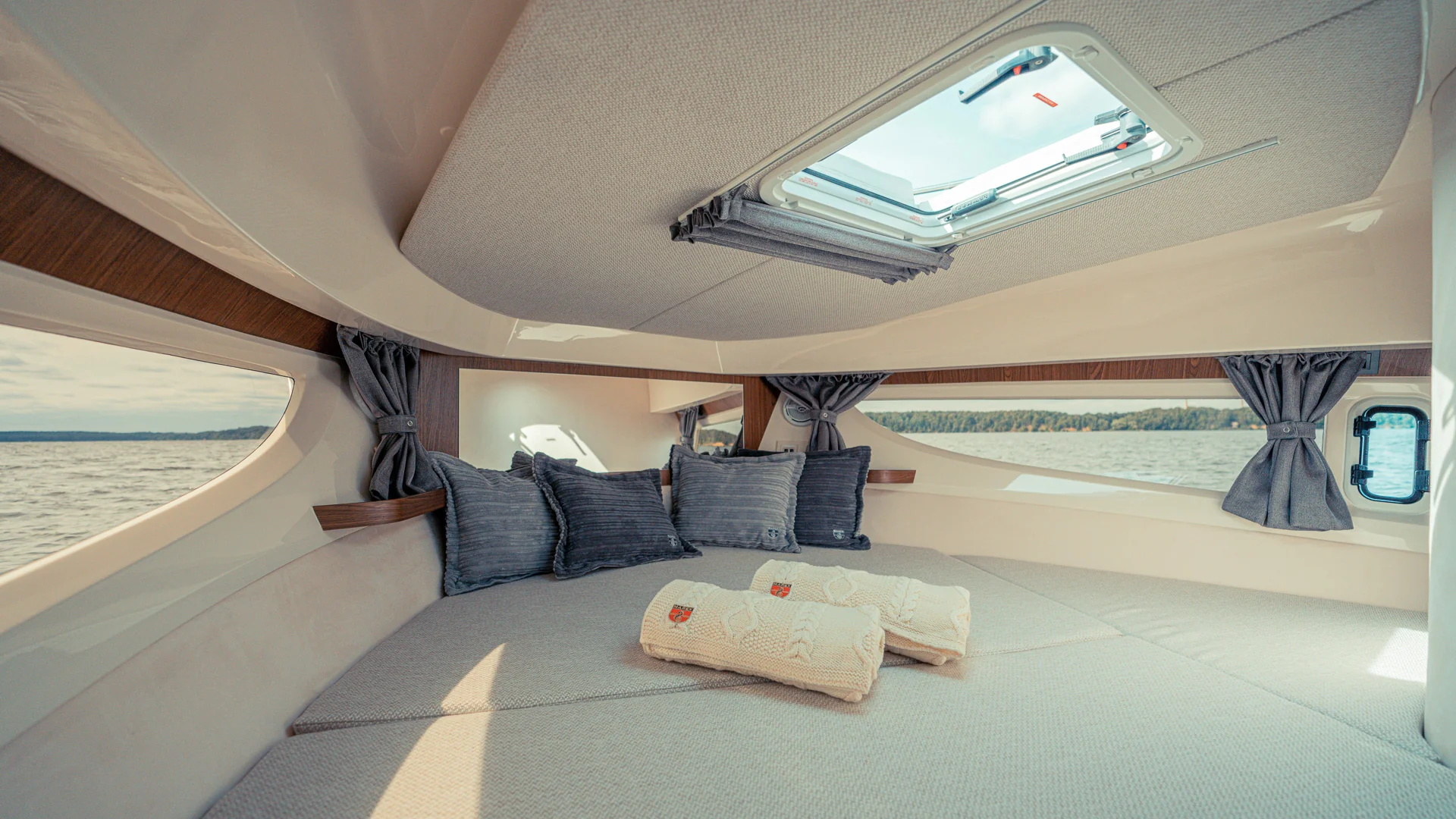 MAREX 330 Scandinavia interior photograph 22