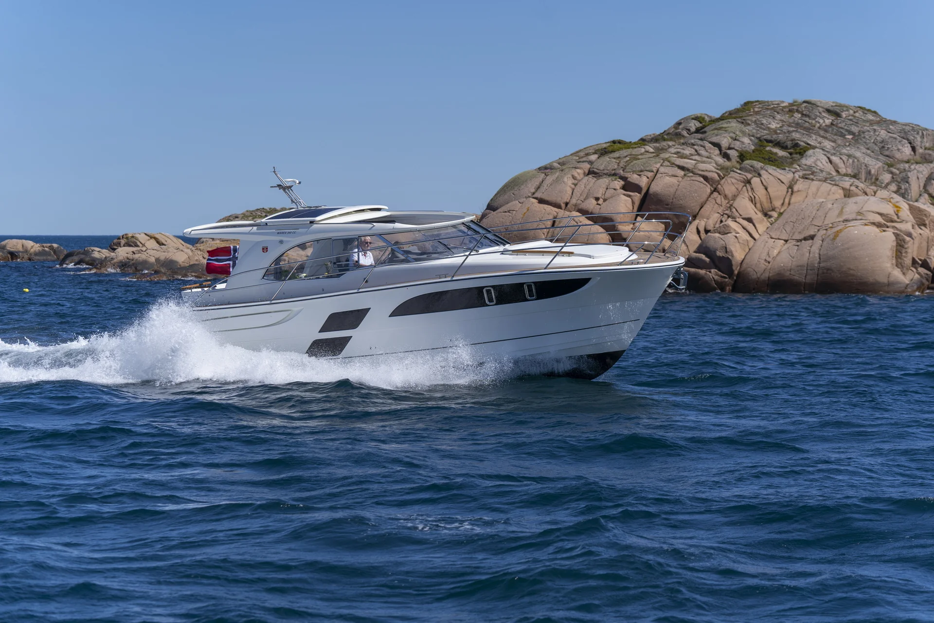 MAREX 360 Cabriolet Cruiser Refined seaworthiness