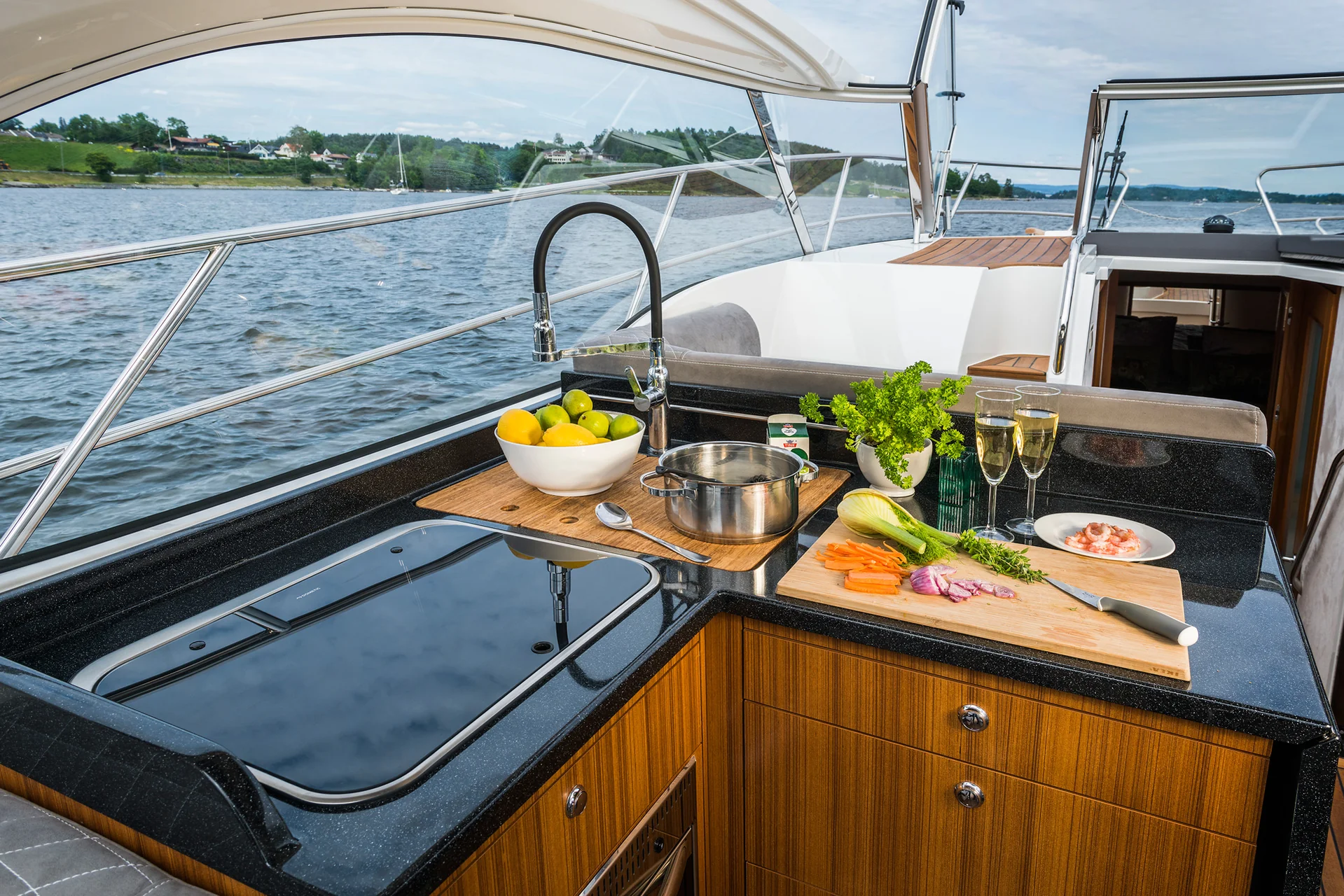 MAREX 360 Cabriolet Cruiser interior photograph 23