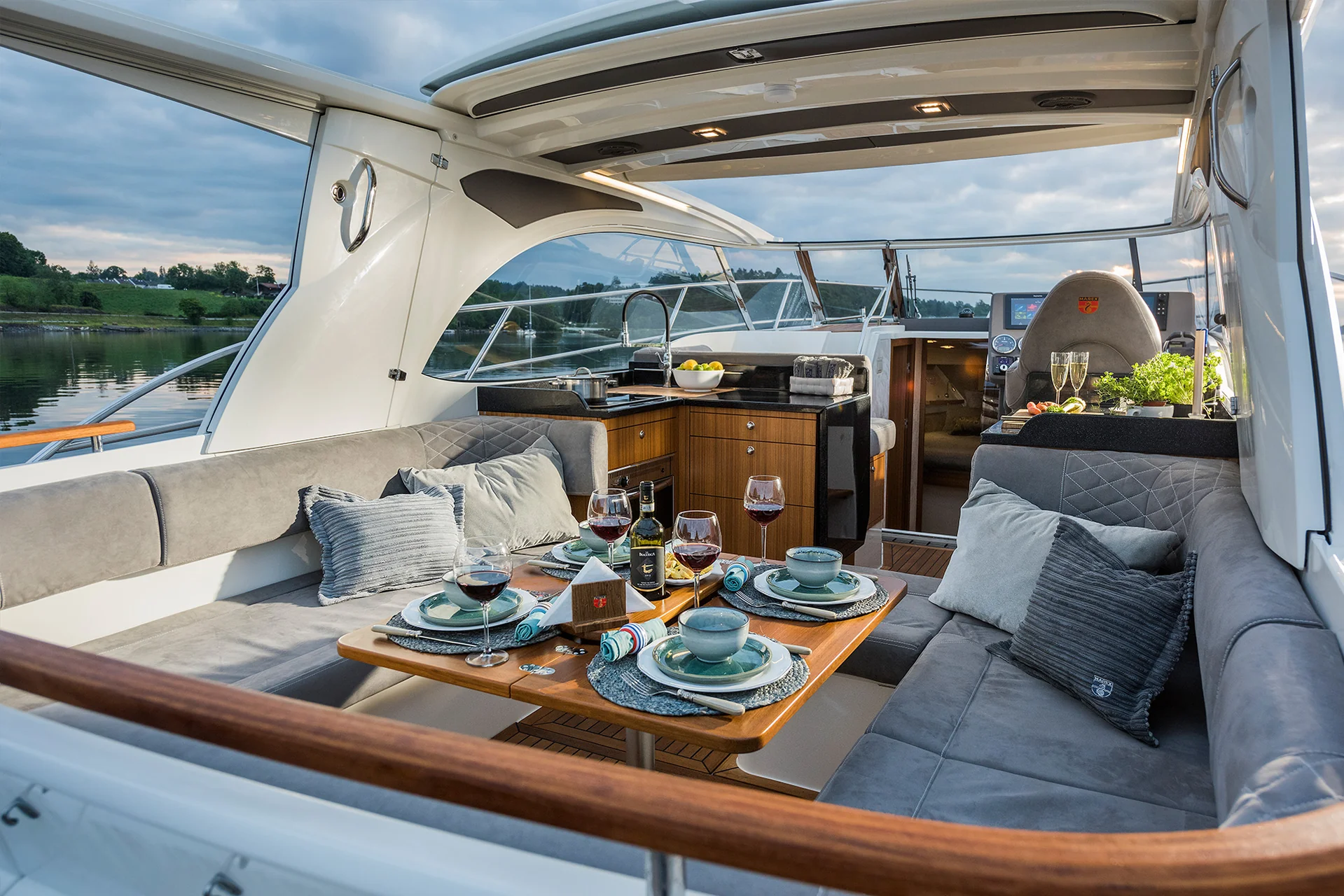 MAREX 360 Cabriolet Cruiser Rapid full enclosure