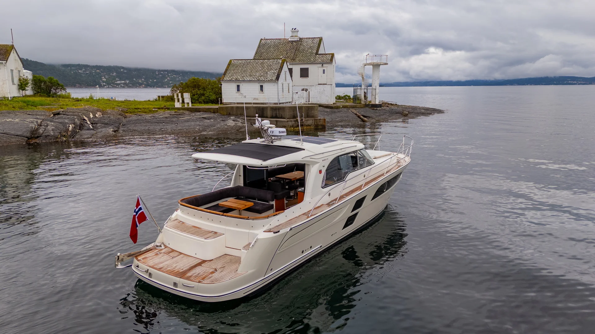 MAREX 375 exterior photograph 5