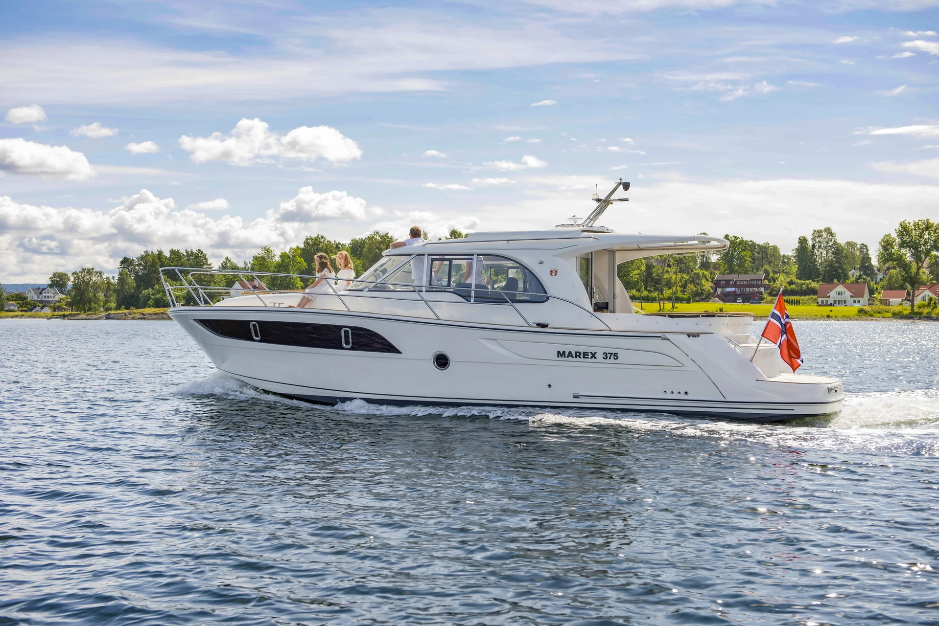 MAREX 375 exterior photograph 15