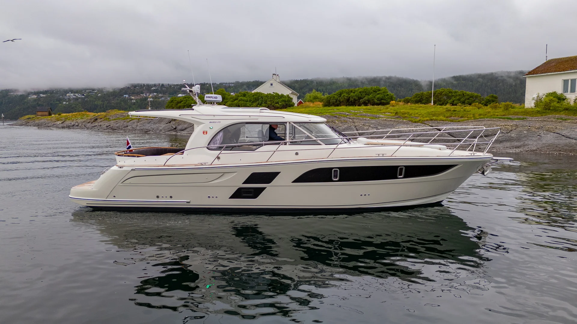 MAREX 375 exterior photograph 16
