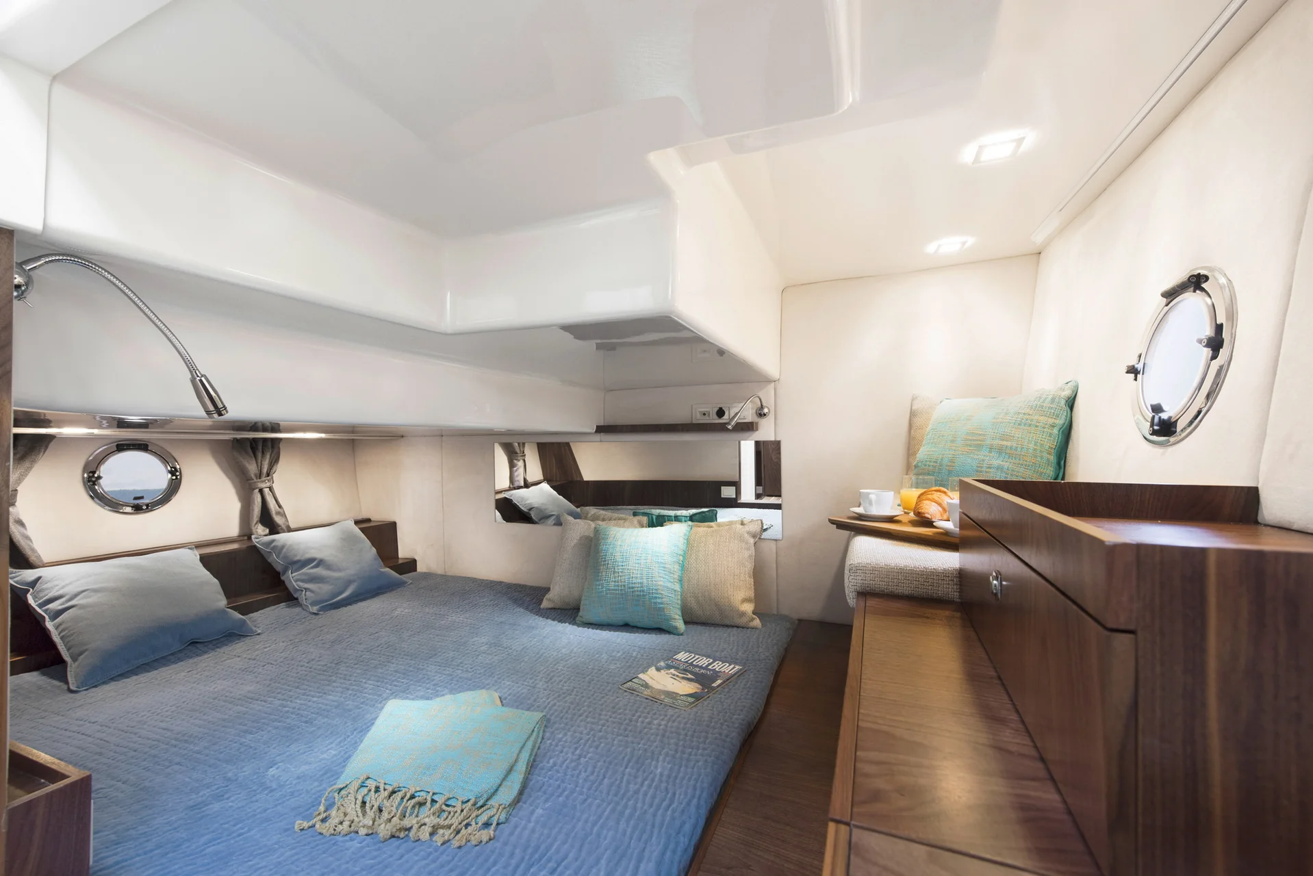 MAREX 375 interior photograph 22