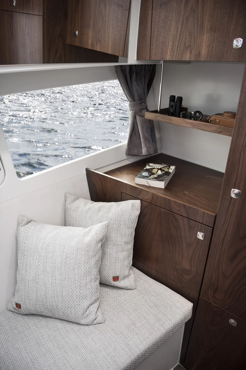 MAREX 375 interior photograph 23