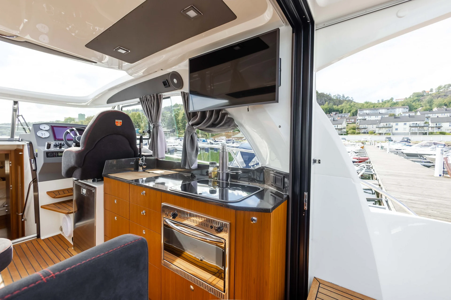 MAREX 375 interior photograph 25