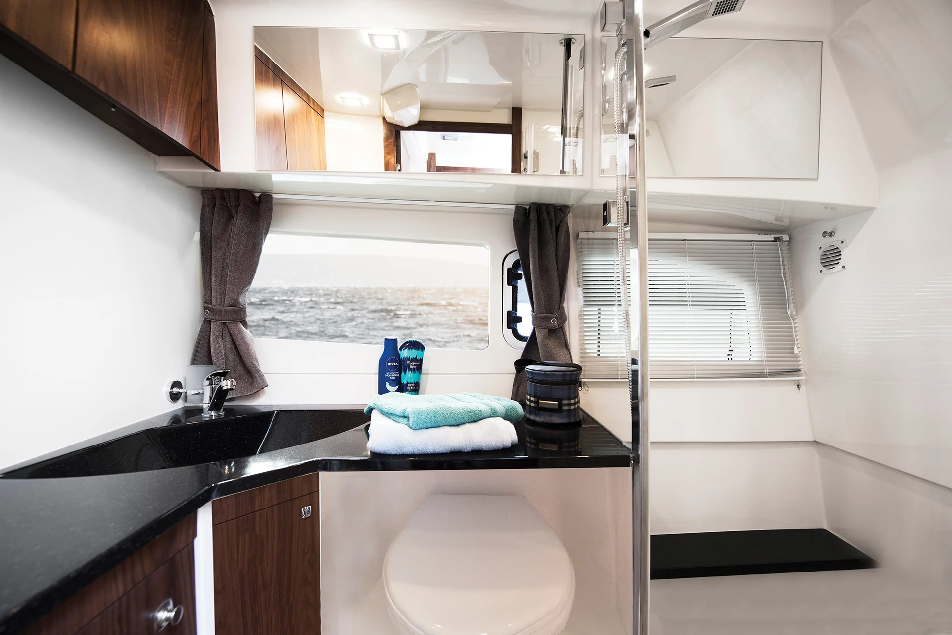 MAREX 375 interior photograph 26