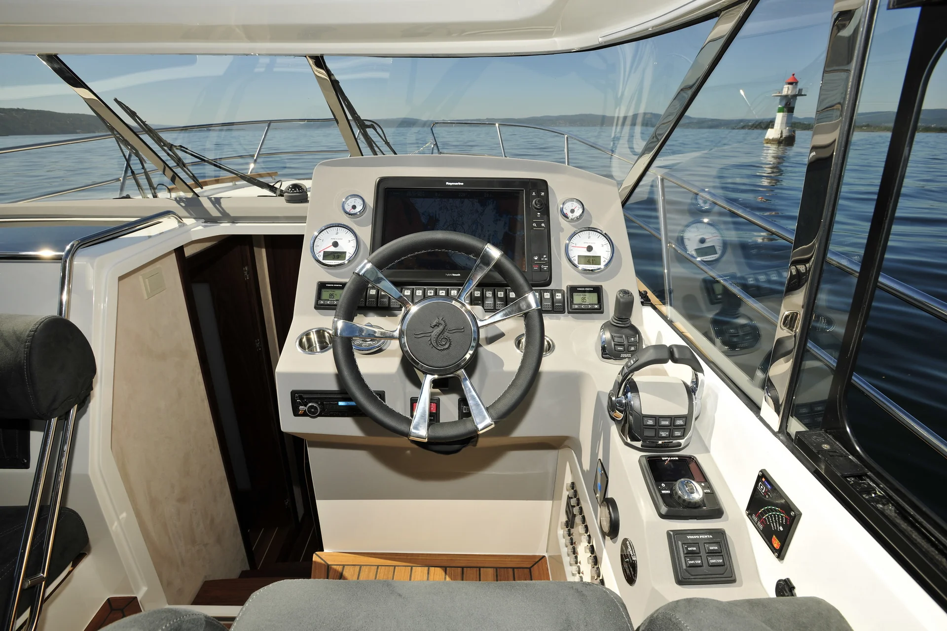 MAREX 375 interior photograph 36
