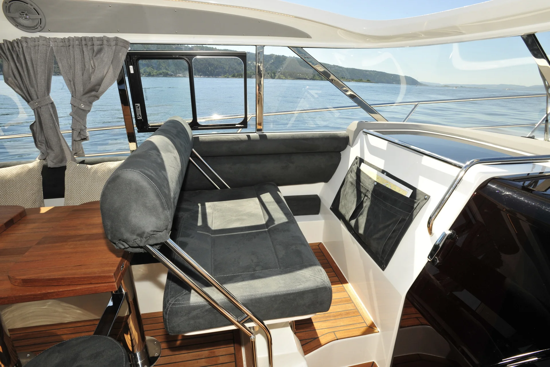 MAREX 375 interior photograph 38
