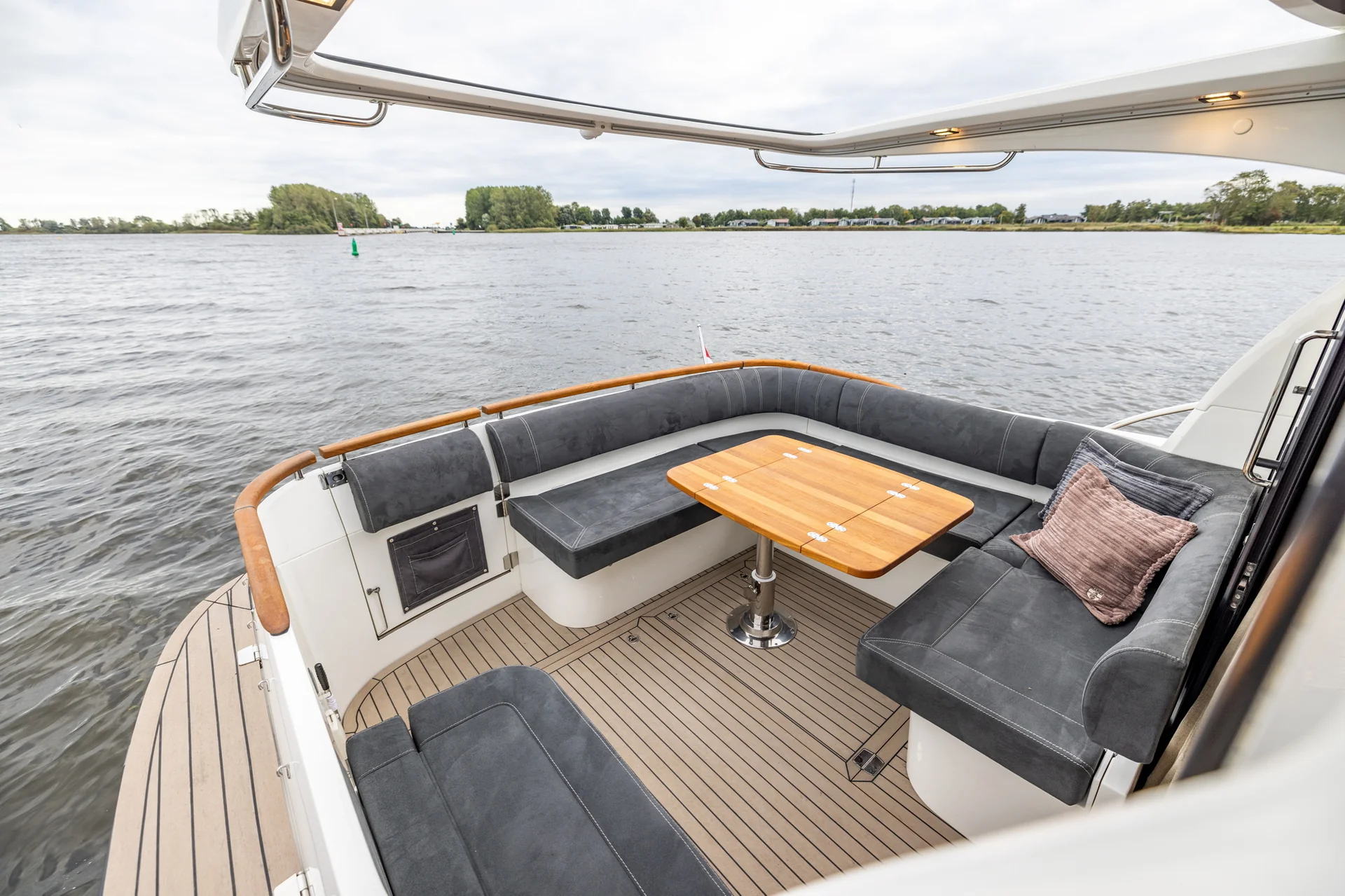 MAREX 375 interior photograph 40