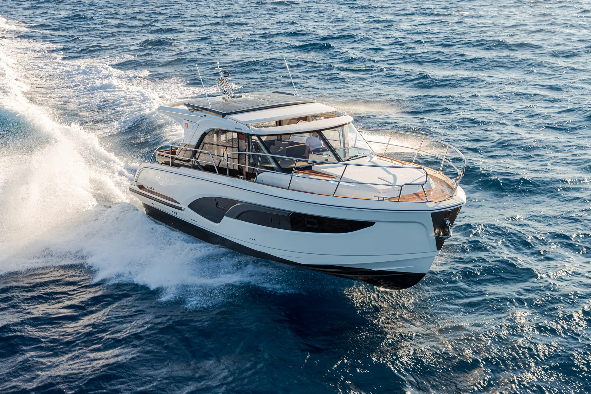 MAREX 390 exterior photograph 5
