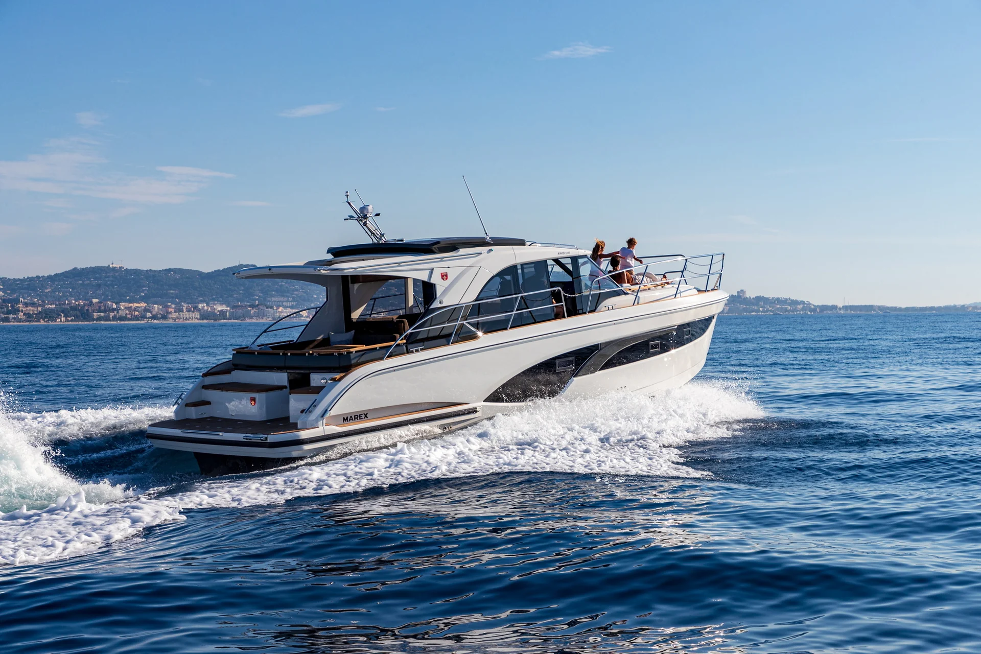 MAREX 390 exterior photograph 11