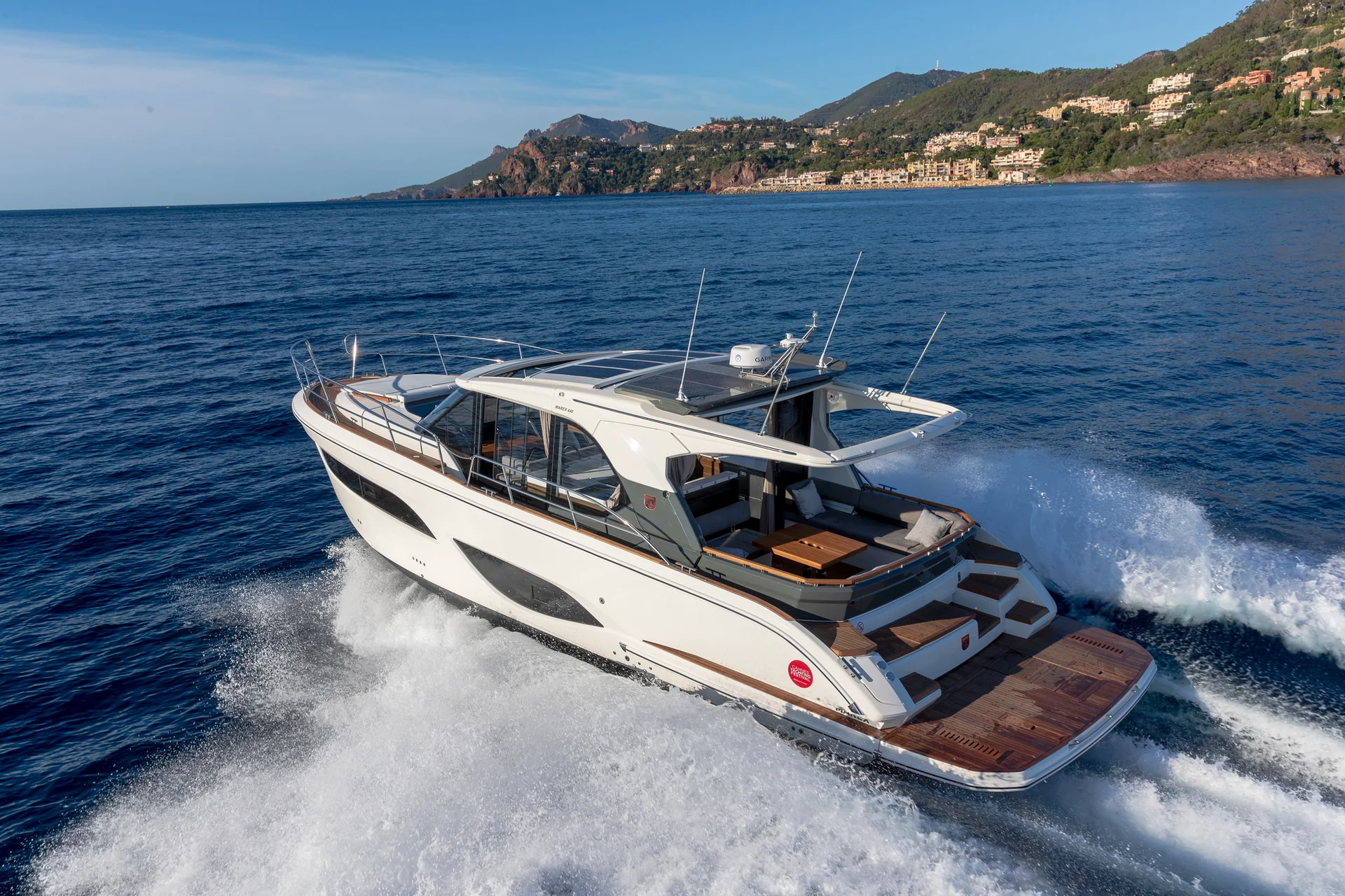 MAREX 440 Gourmet Cruiser exterior photograph 9