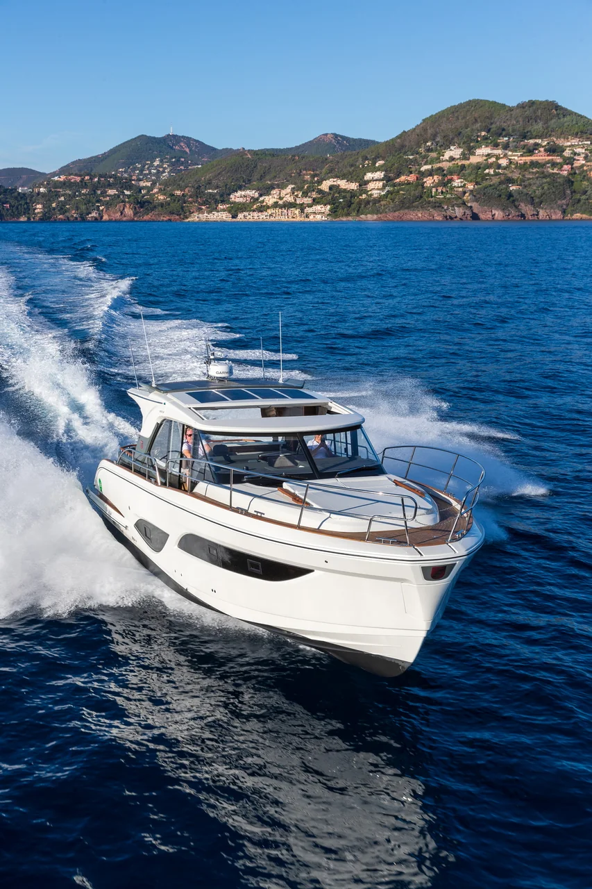 MAREX 440 Gourmet Cruiser exterior photograph 10