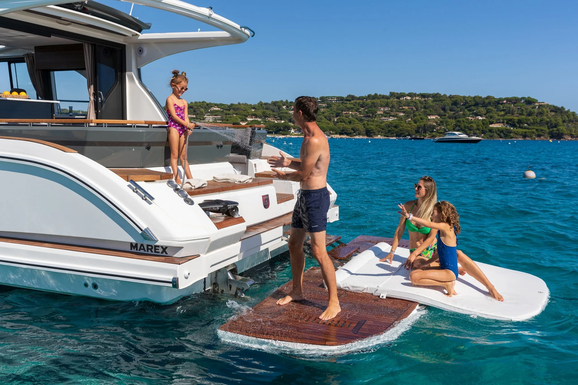 MAREX 440 Gourmet Cruiser Hydraulic beach platform