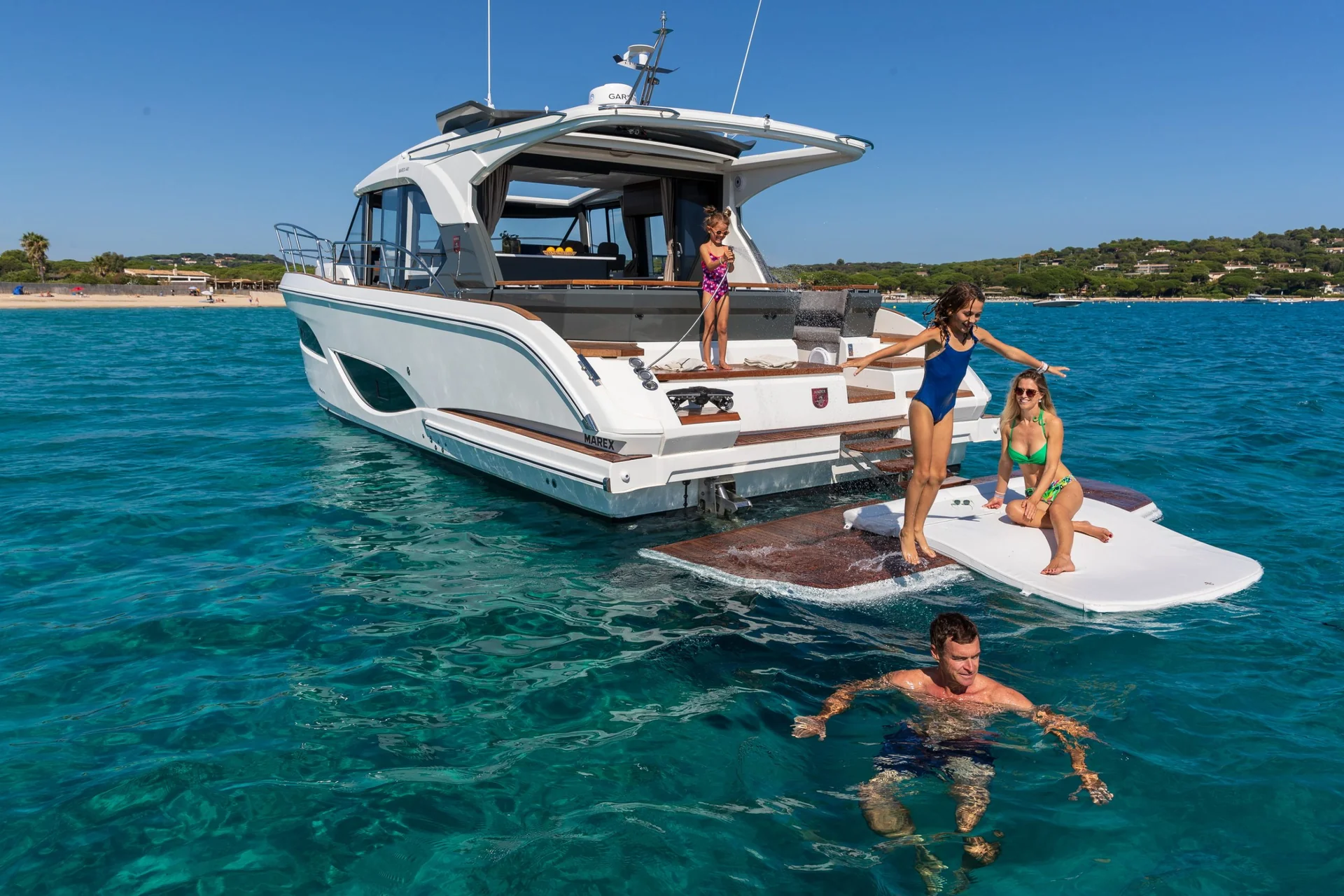MAREX 440 Gourmet Cruiser exterior photograph 24