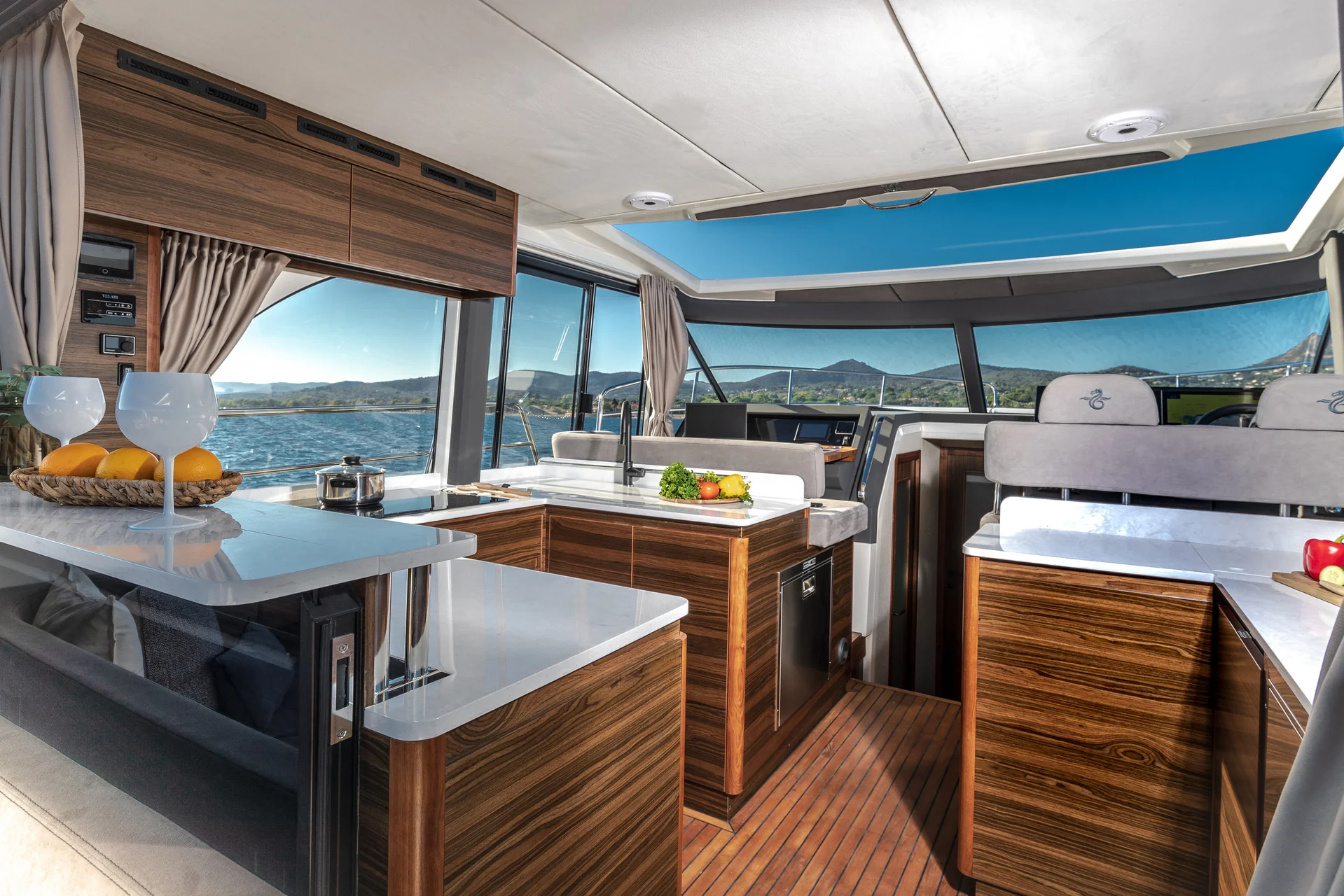 MAREX 440 Gourmet Cruiser interior photograph 31