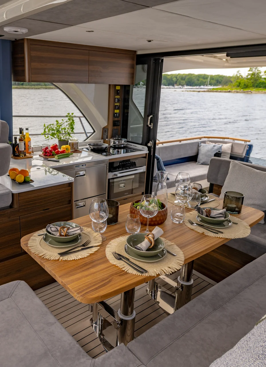 MAREX 440 Scandinavia Two dining areas