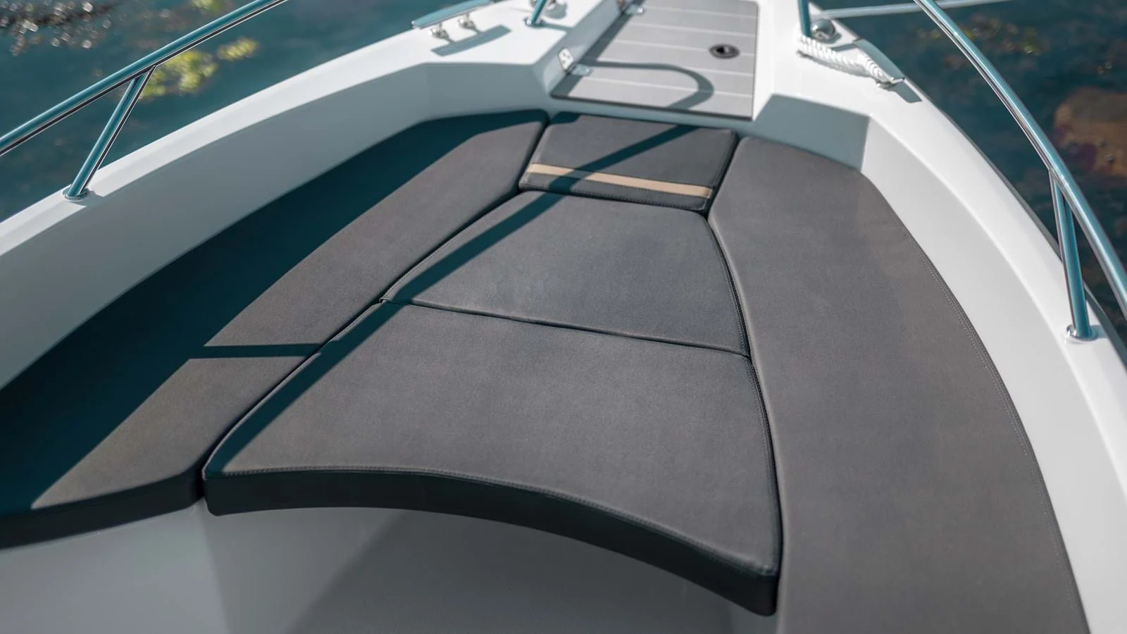 Convertible bow sunbed