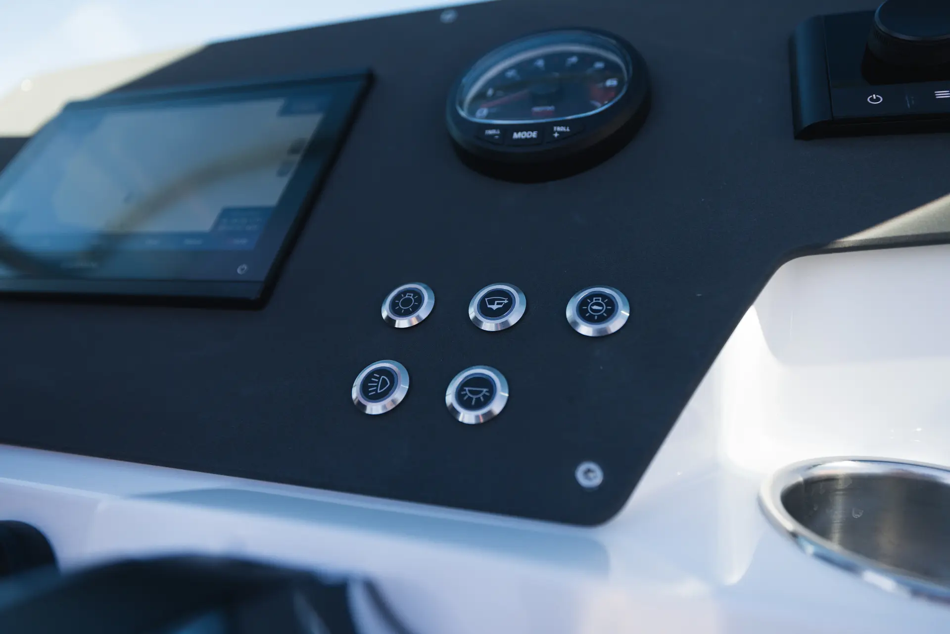 Nordkapp Airborne 6.3 exterior performance and deck image 23