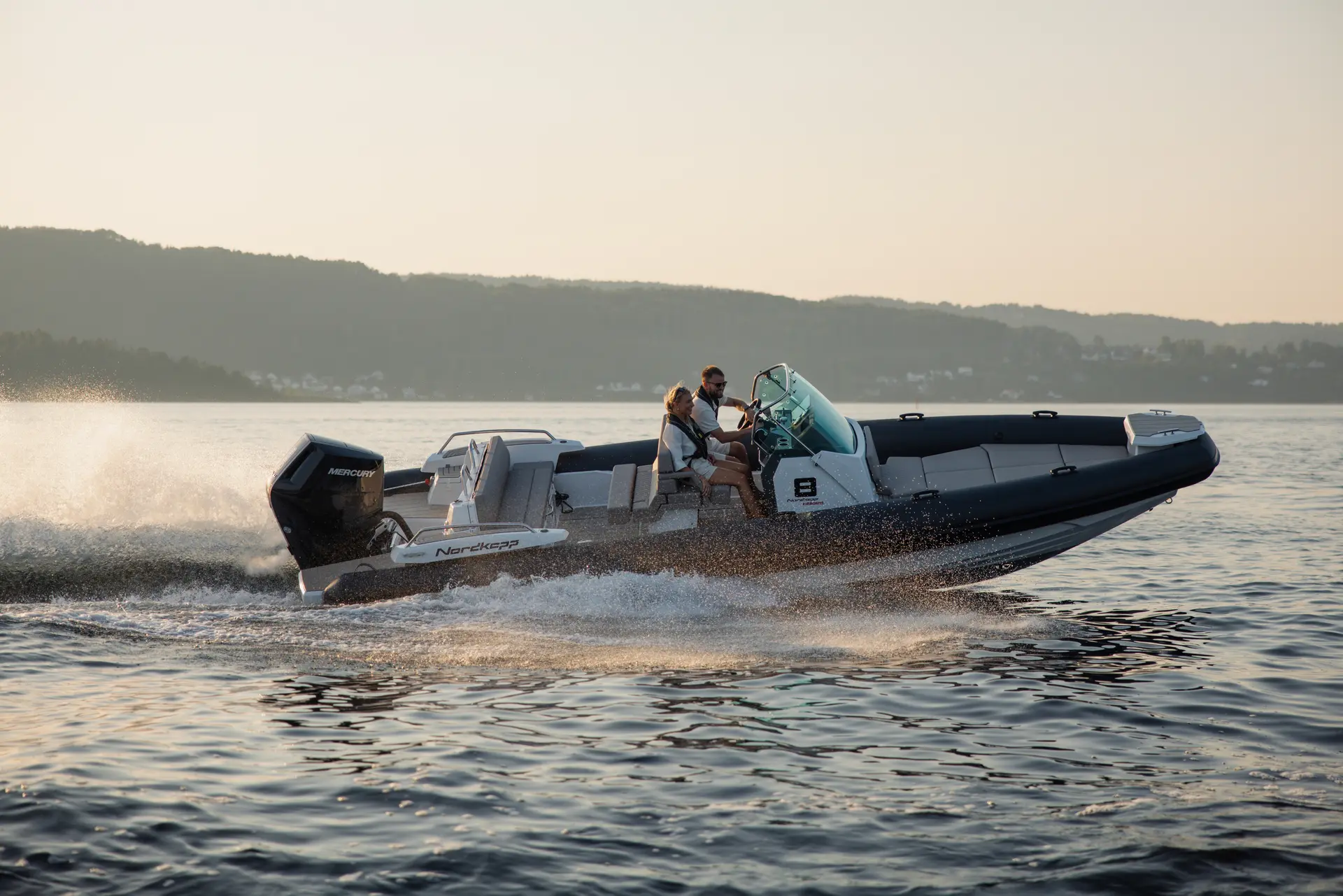 Nordkapp Airborne 8 exterior performance and deck image 2