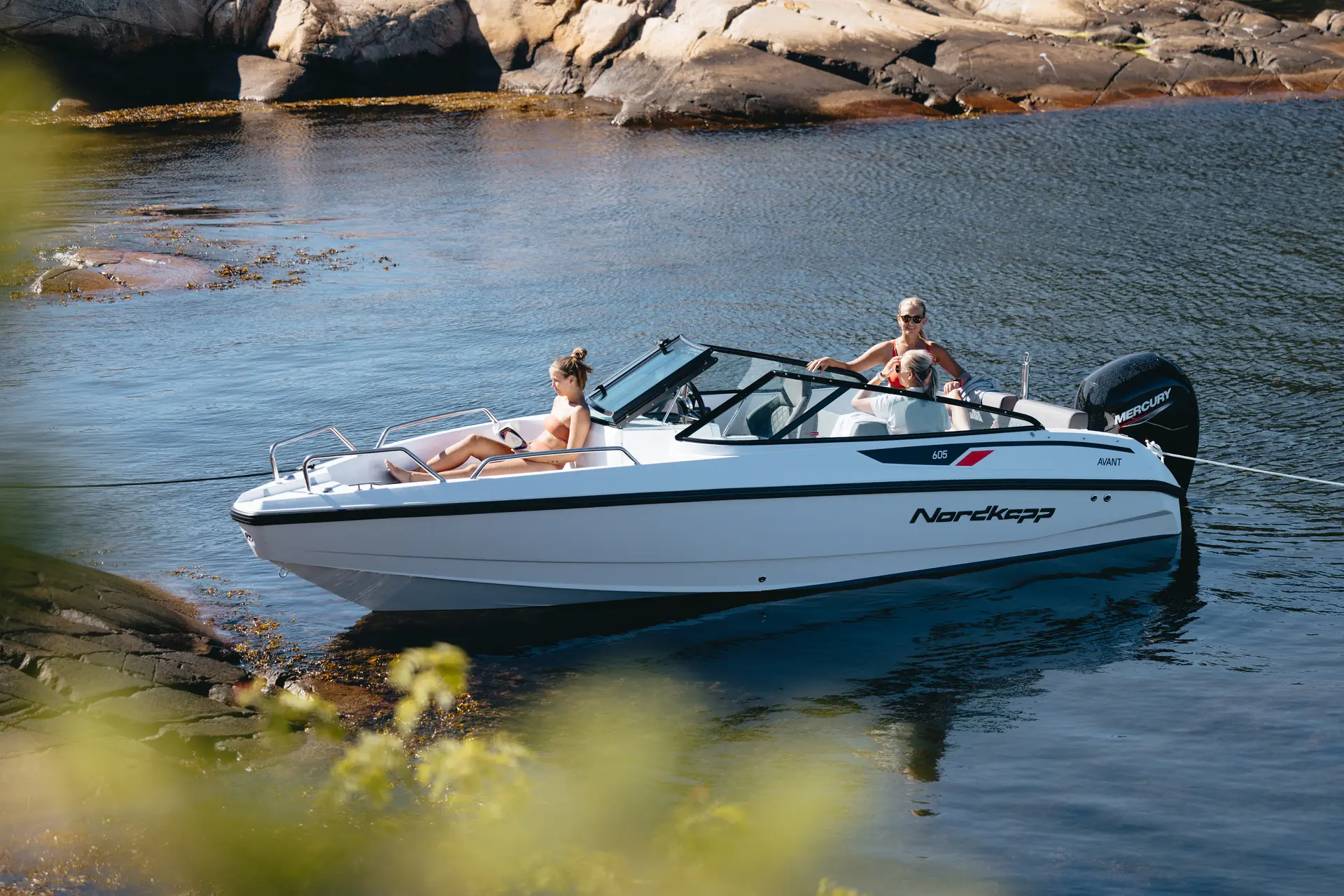 Nordkapp Avant 605 exterior performance and deck image 2