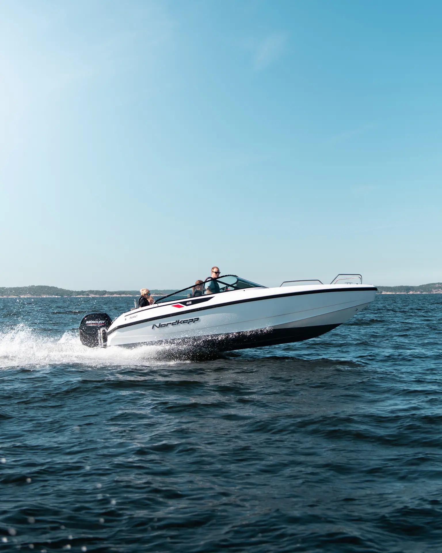 Nordkapp Avant 605 exterior performance and deck image 5