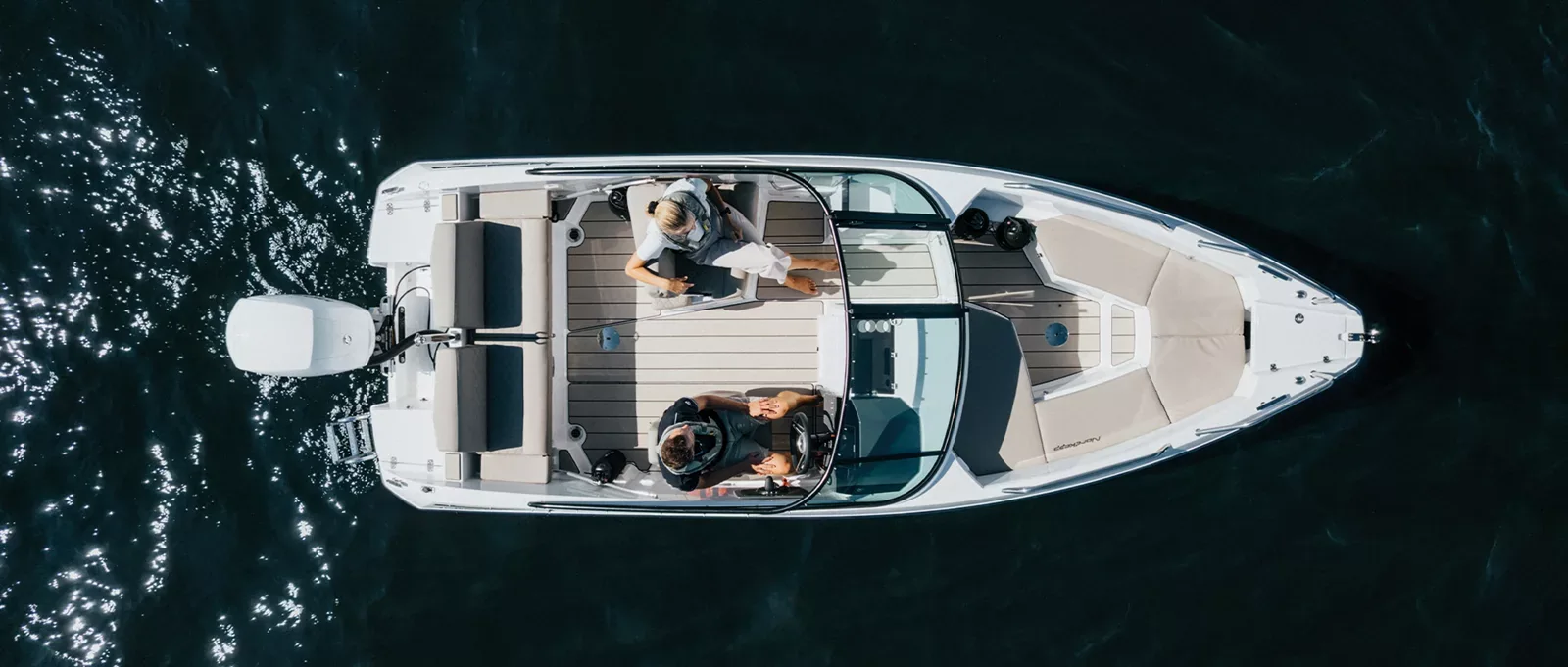 Avant 605 open deck flow