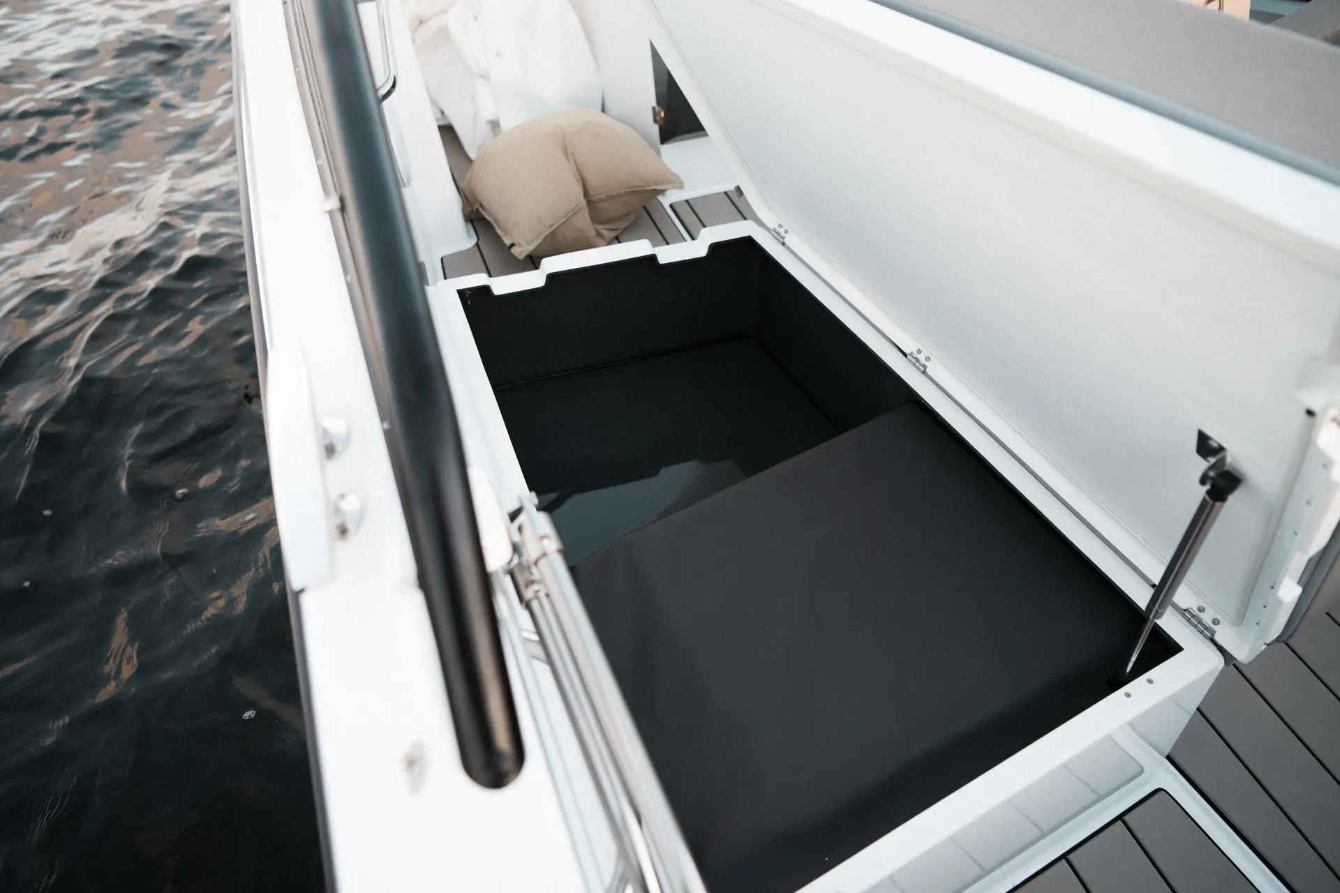 Avant 705 practical storage