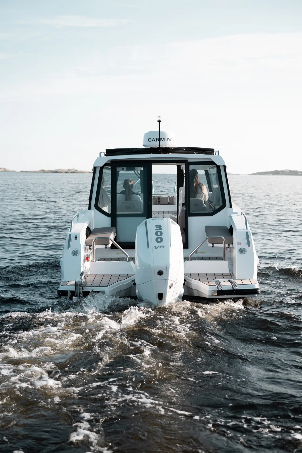Nordkapp Coupe 780 exterior performance and deck image 12