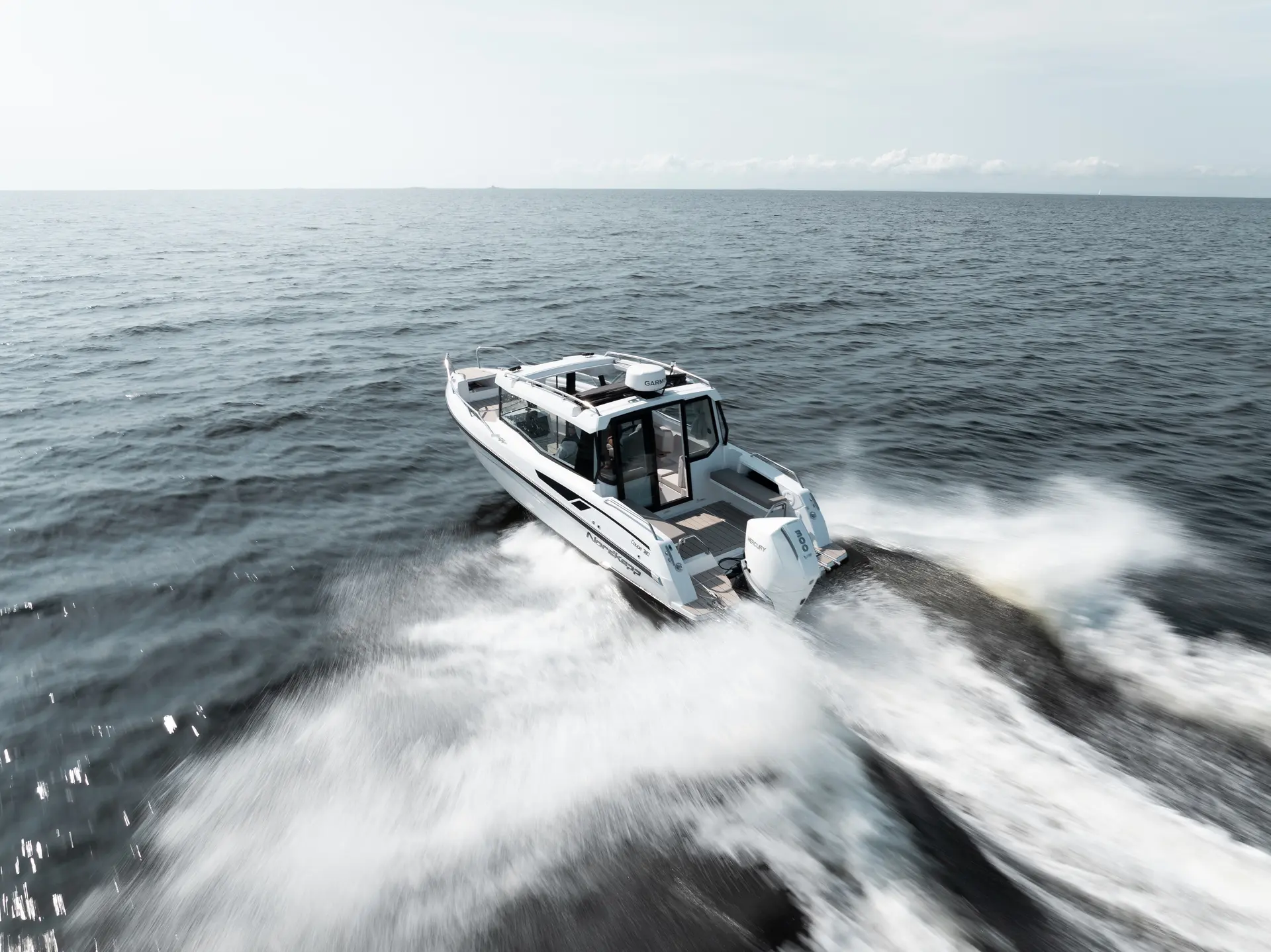Nordkapp Coupe 780 exterior performance and deck image 16
