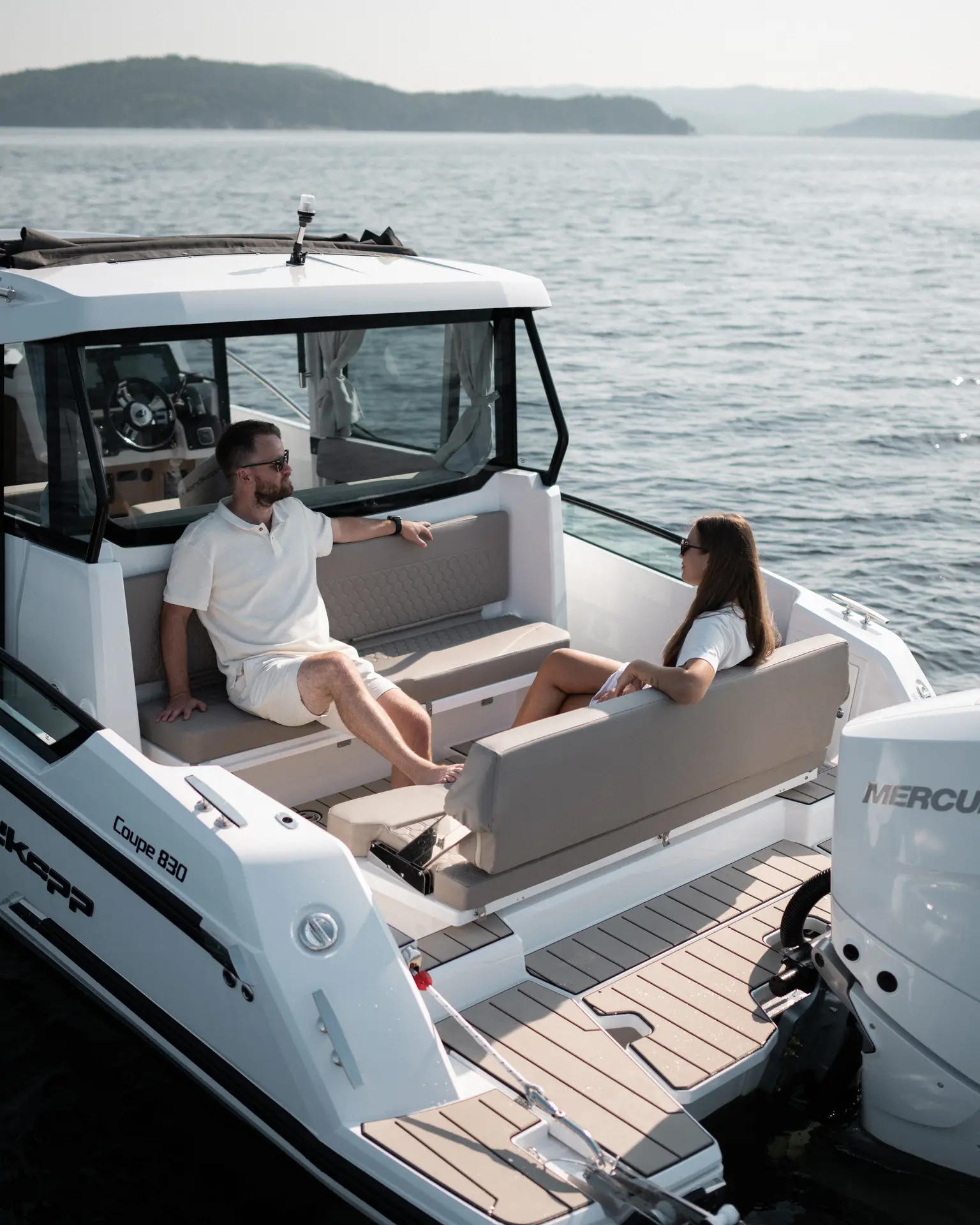 Nordkapp Coupe 830 exterior performance and deck image 3