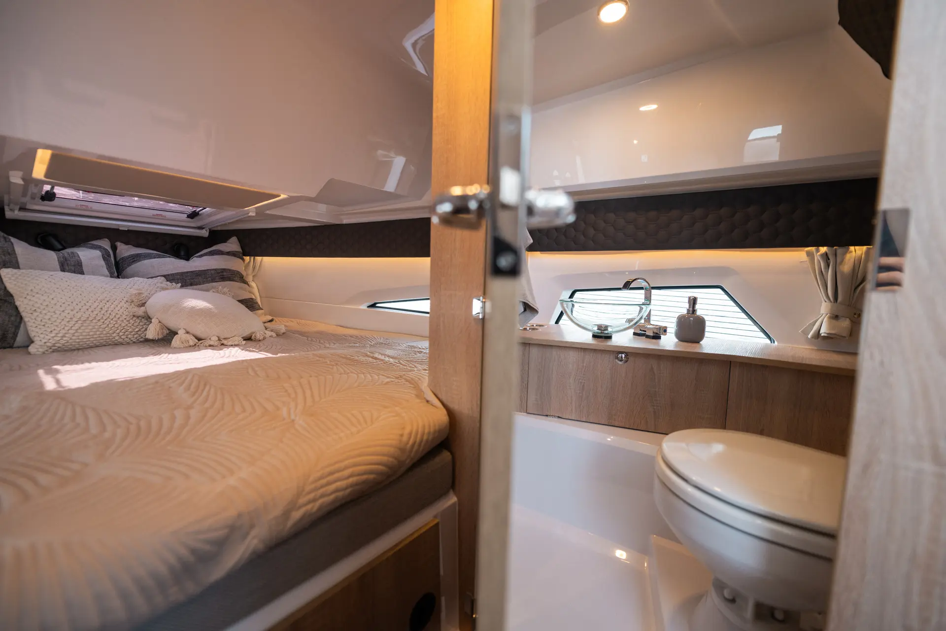Coupe 830 separate toilet room