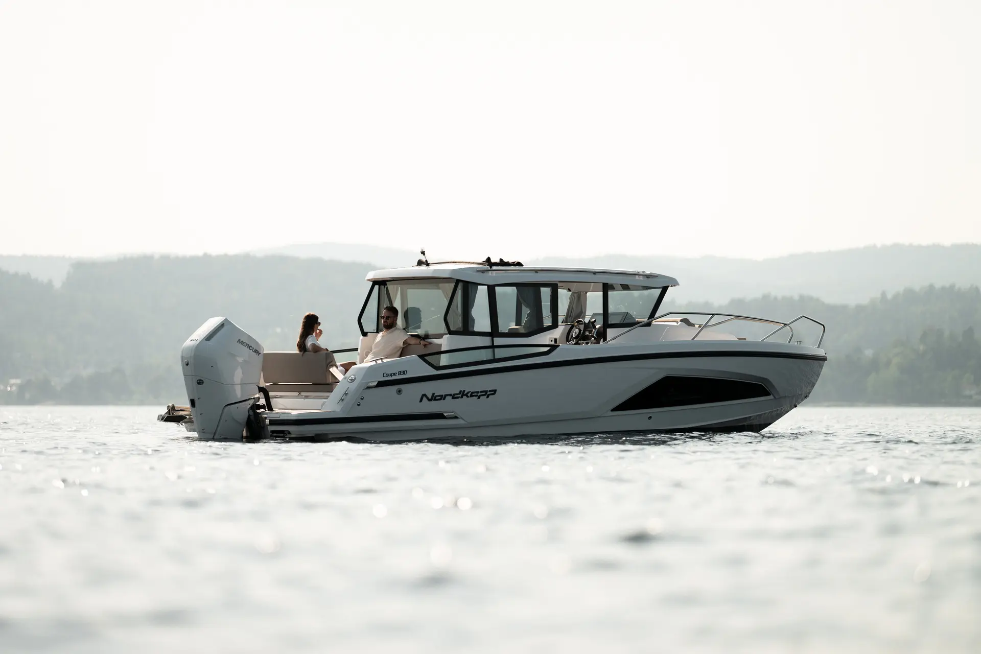 Nordkapp Coupe 830 exterior performance and deck image 20