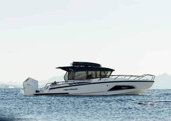 Nordkapp Coupe 905 V12 exterior performance and deck image 1