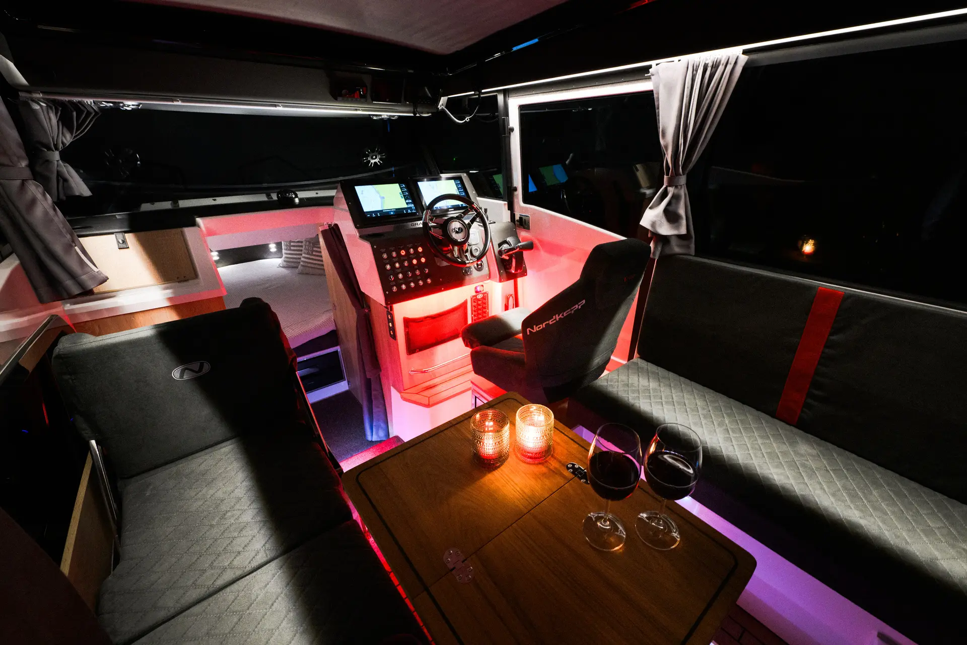 Coupe 905 V12 all-weather wheelhouse