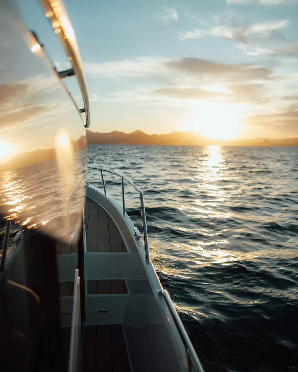 Nordkapp Coupe 905 exterior performance and deck image 15
